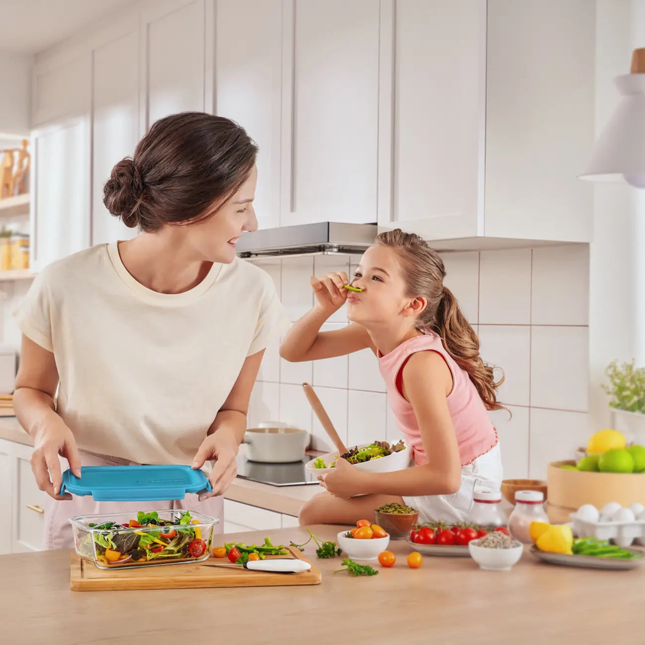 PremiaGlass Rechteckig 1,5 L von der Marke Tupperware / Glass Form für Mikrowelle & Backofen / Luft & Wasserdicht / Modular Stapelbar / mit Klick Deckel / Hier direkt online kaufen 