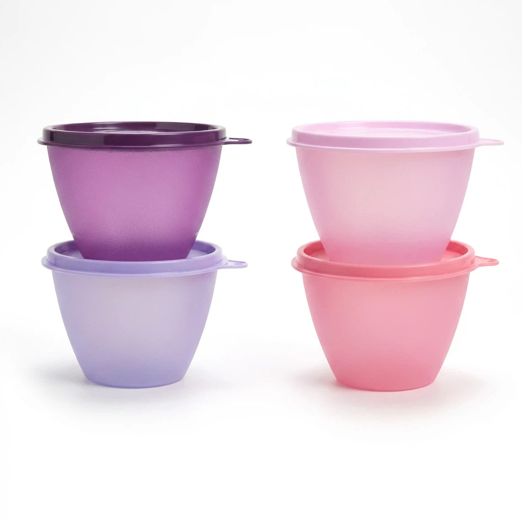 Kühlschrank-Behälter 380 ml geschlossen im Kühlschrank, Tupperware Kühlschrank-Behälter 380 ml offen mit Resten, Stapelbare Kühlschrank-Behälter 380 ml im Kühlschrank, Auslaufsicherer Behälter 380 ml für unterwegs