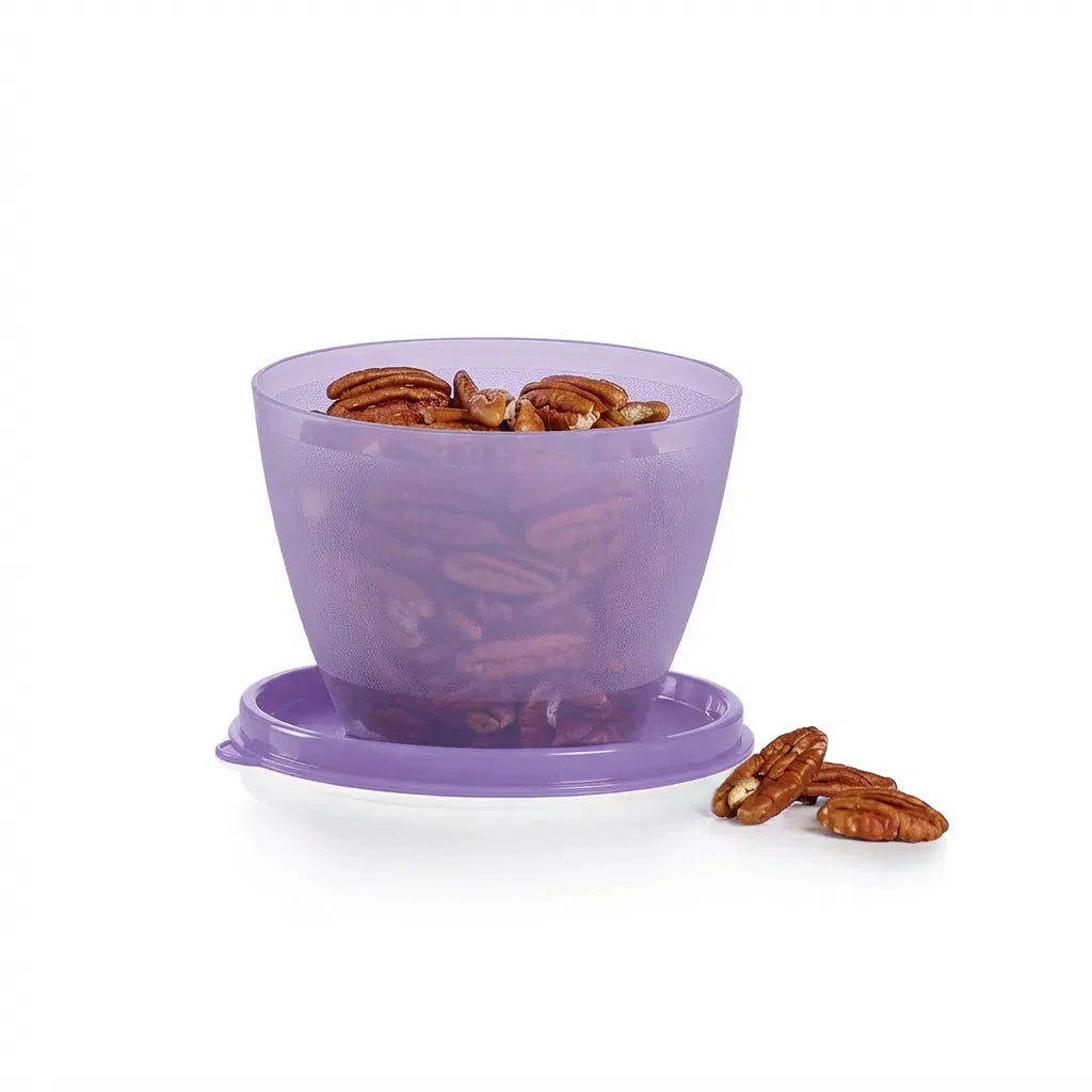 Kühlschrank-Behälter 380 ml geschlossen im Kühlschrank, Tupperware Kühlschrank-Behälter 380 ml offen mit Resten, Stapelbare Kühlschrank-Behälter 380 ml im Kühlschrank, Auslaufsicherer Behälter 380 ml für unterwegs