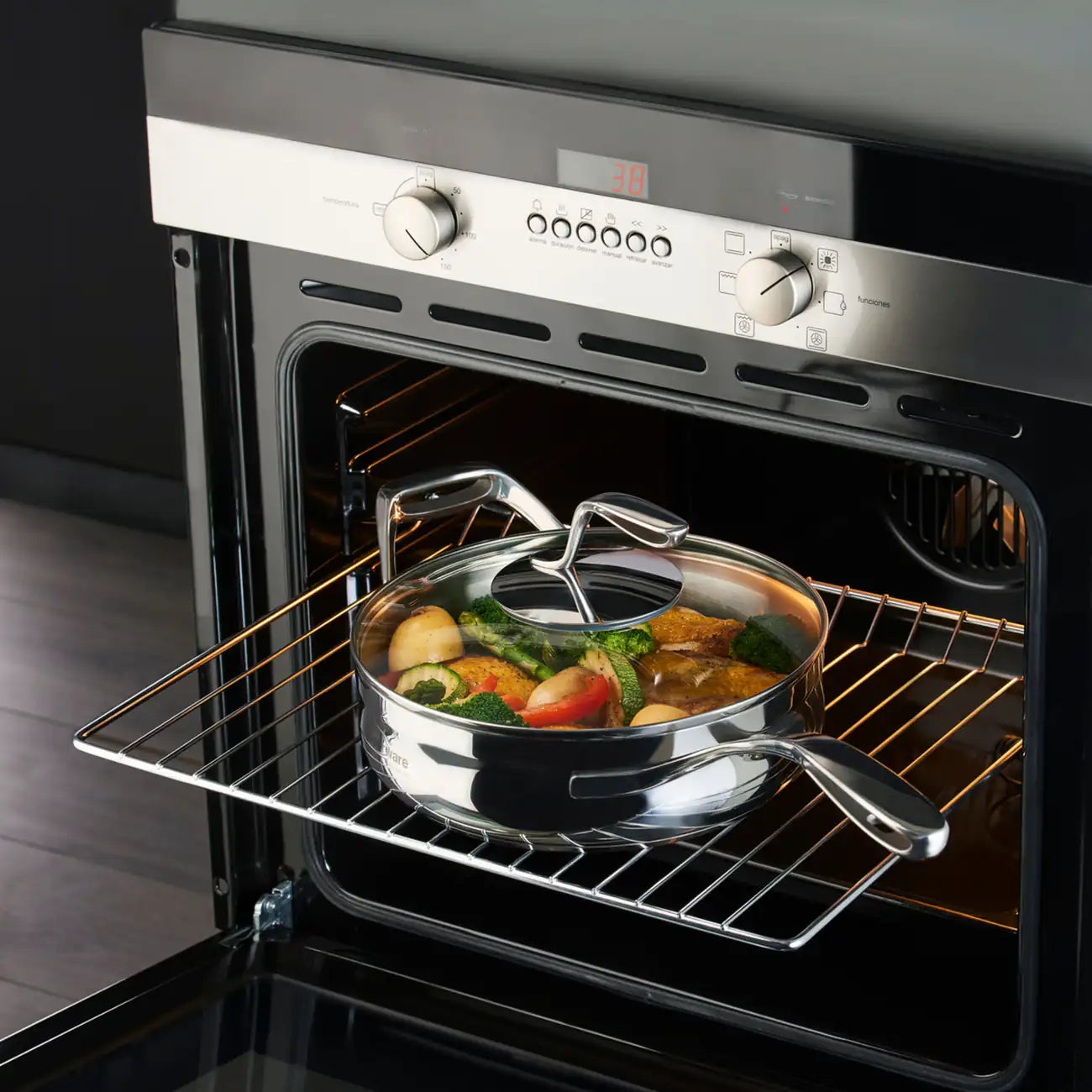 Mastro Edelstahlpfanne 28cm mit Deckel von der Marke Tupperware / Bratpfanne / Stielpfanne / geeignet für Induktion, Gas, Elektro und den Backofen / Hier direkt online kaufen 