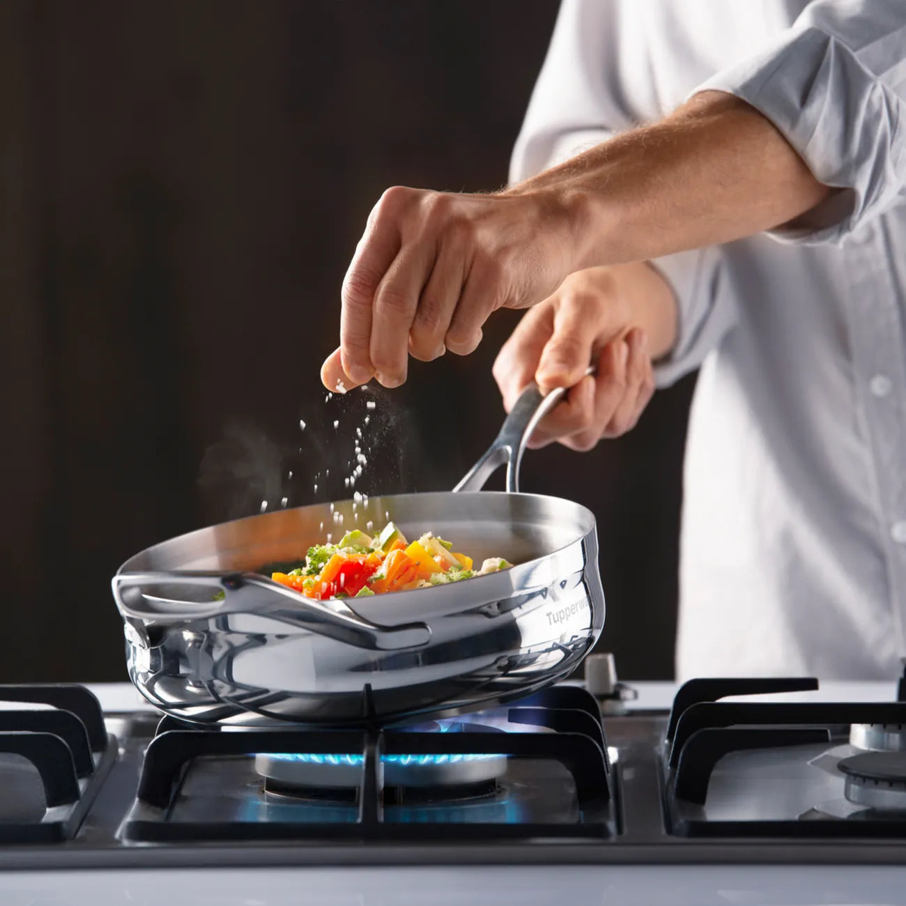 Edelstahl Sauteuse 2,8 Liter mit Deckel von der Marke Tupperware / für Induktion / Mastro Serie / Sauteuse mit Glasdeckel / 24 cm Durchmesser / Kochgeschirr mit griff / Edelstahlpfanne / Hier direkt online kaufen