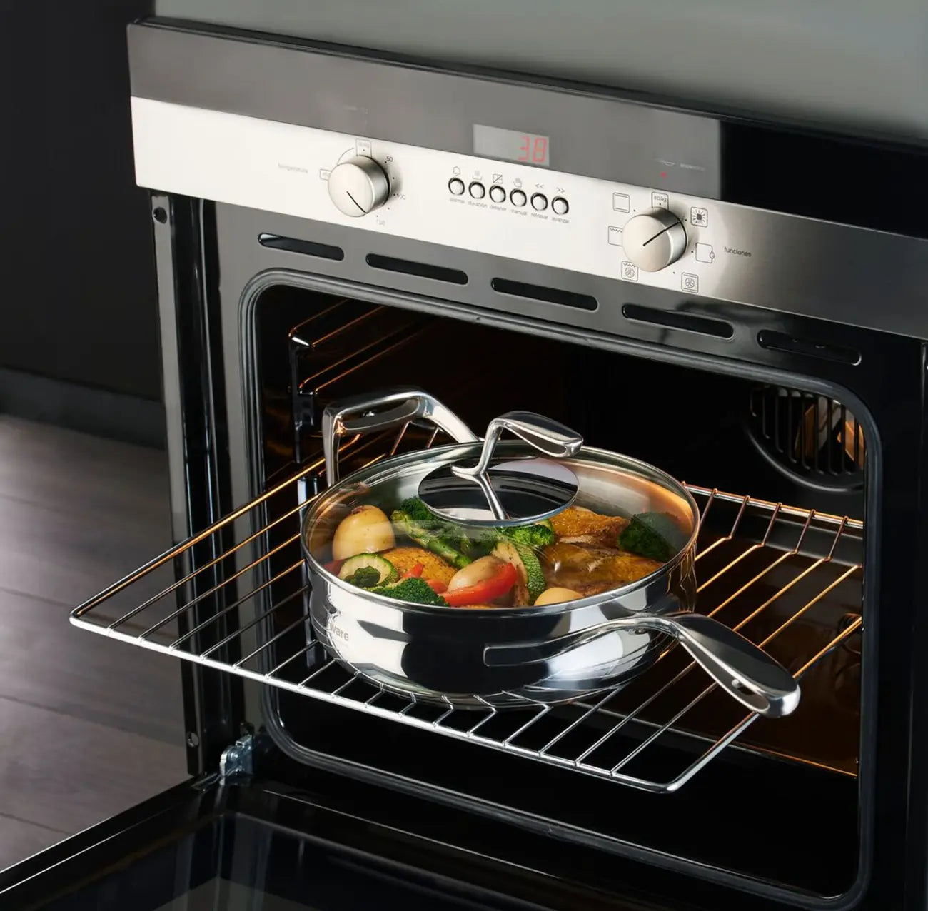 Edelstahl Sauteuse 2,8 Liter mit Deckel von der Marke Tupperware / für Induktion / Mastro Serie / Sauteuse mit Glasdeckel / 24 cm Durchmesser / Kochgeschirr mit griff / Edelstahlpfanne / Hier direkt online kaufen