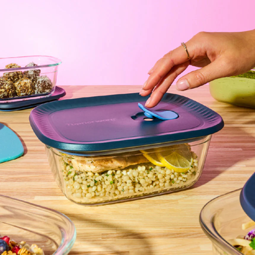 Voila Rechteckig 1,5 Liter von der Marke Tupperware / Glasbehälter /  für die Mikrowelle und Ofen / Ideal für Meal Prep / stapelbar / mit dichtschließendem Deckel