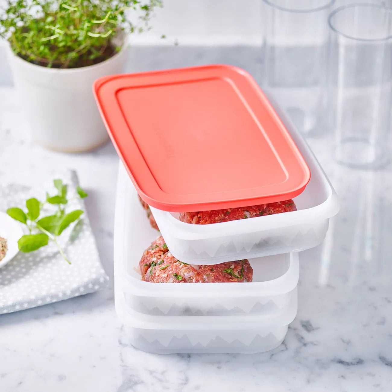 Gefrierbehälter 3x 675 ml Eiskristall Stapelprofi von der Marke Tupperware / stapelbar / Gefrierbehälter / dichtschließender Deckel / Ideal zum einfrieren / hier direkt online kaufen