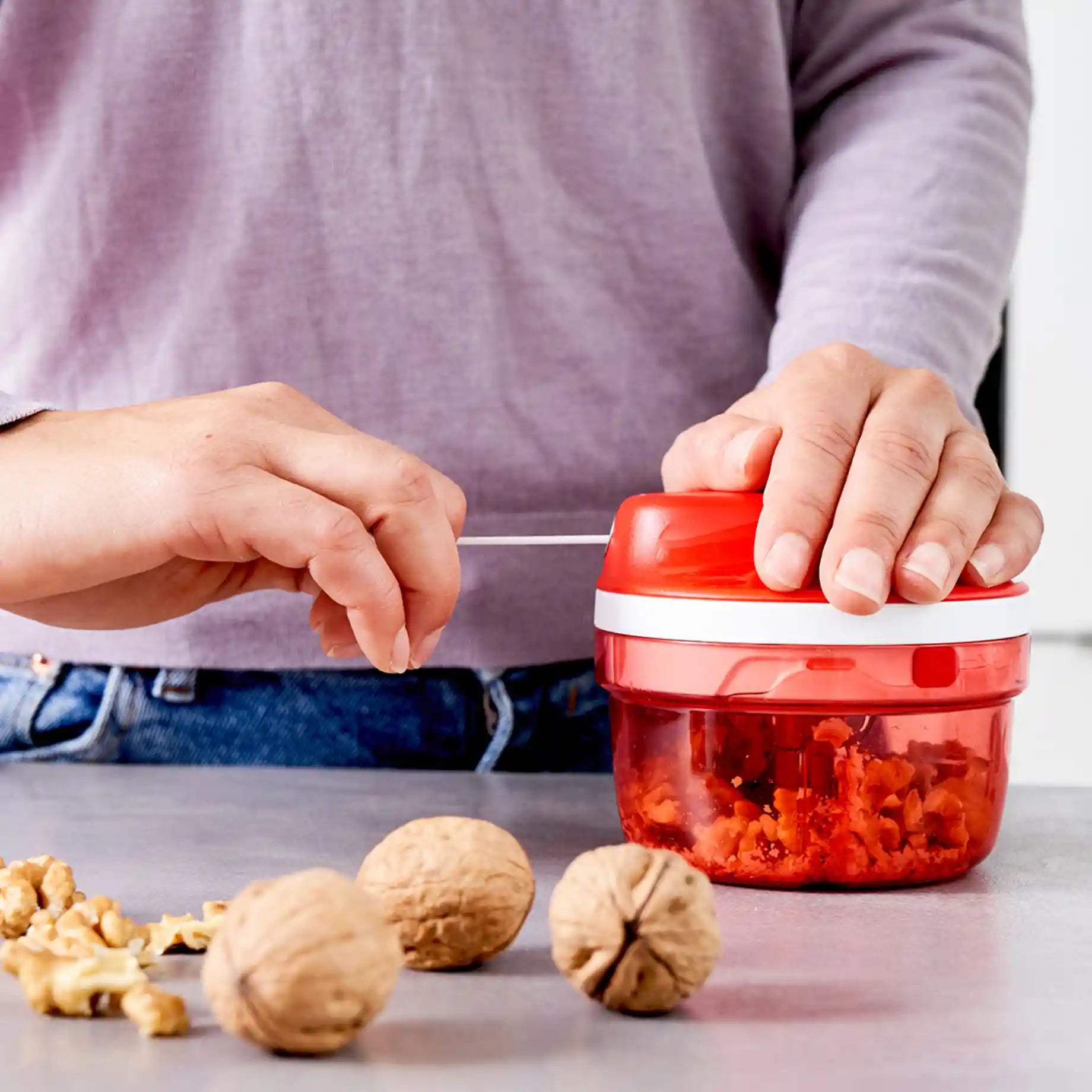 SuperSonic Turbo Chef von der Marke Tupperware / Gemüseschneider mit Zugmechanismus / drei Klingen / Zerkleinern ohne Strom / Rutschfester Behälter / Hier direkt online kaufen 