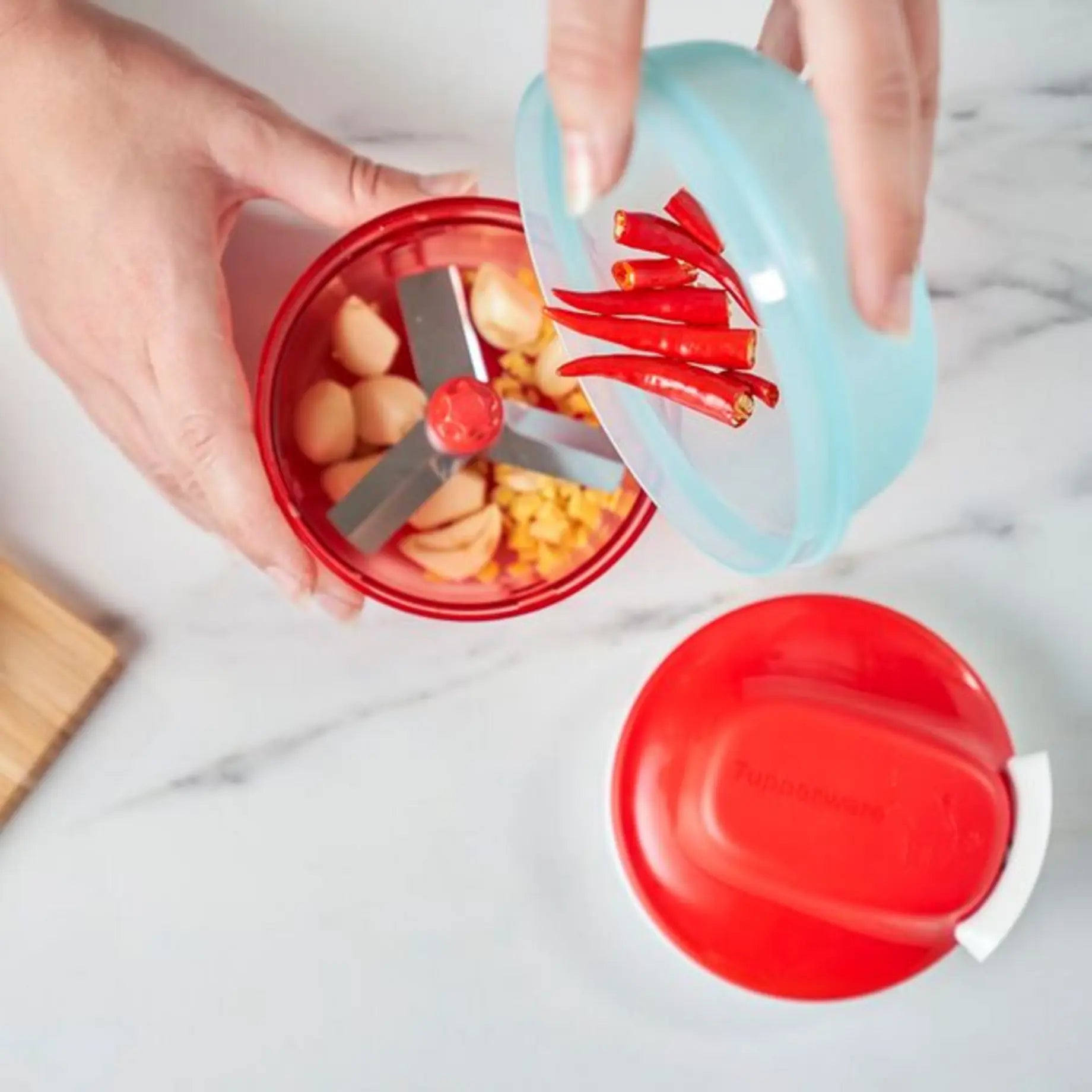 SuperSonic Turbo Chef von der Marke Tupperware / Gemüseschneider mit Zugmechanismus / drei Klingen / Zerkleinern ohne Strom / Rutschfester Behälter / Hier direkt online kaufen 