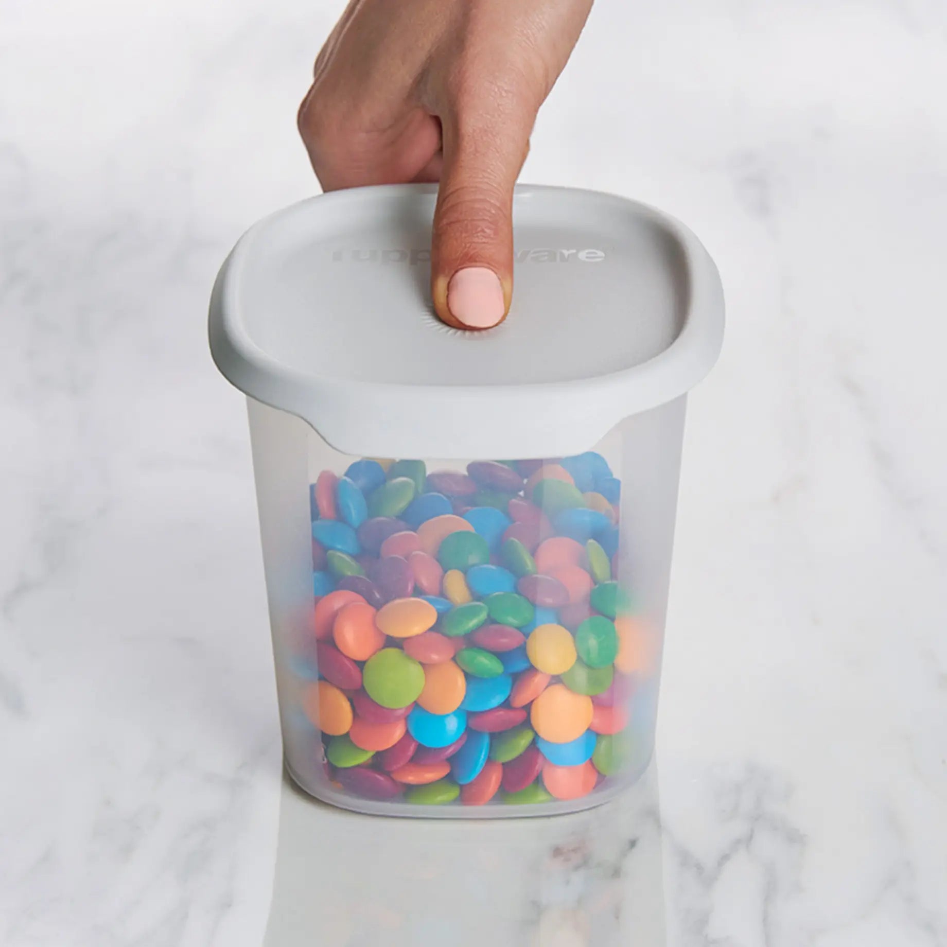 One Touch Fresh eckig 810ml von der Marke Tupperware / in der Farbe grau / Vorratsbehälter / Ideal für Trockenlebensmittel / Modular Stapelbar / Luftdicht schließender Deckel / Hier direkt online kaufen