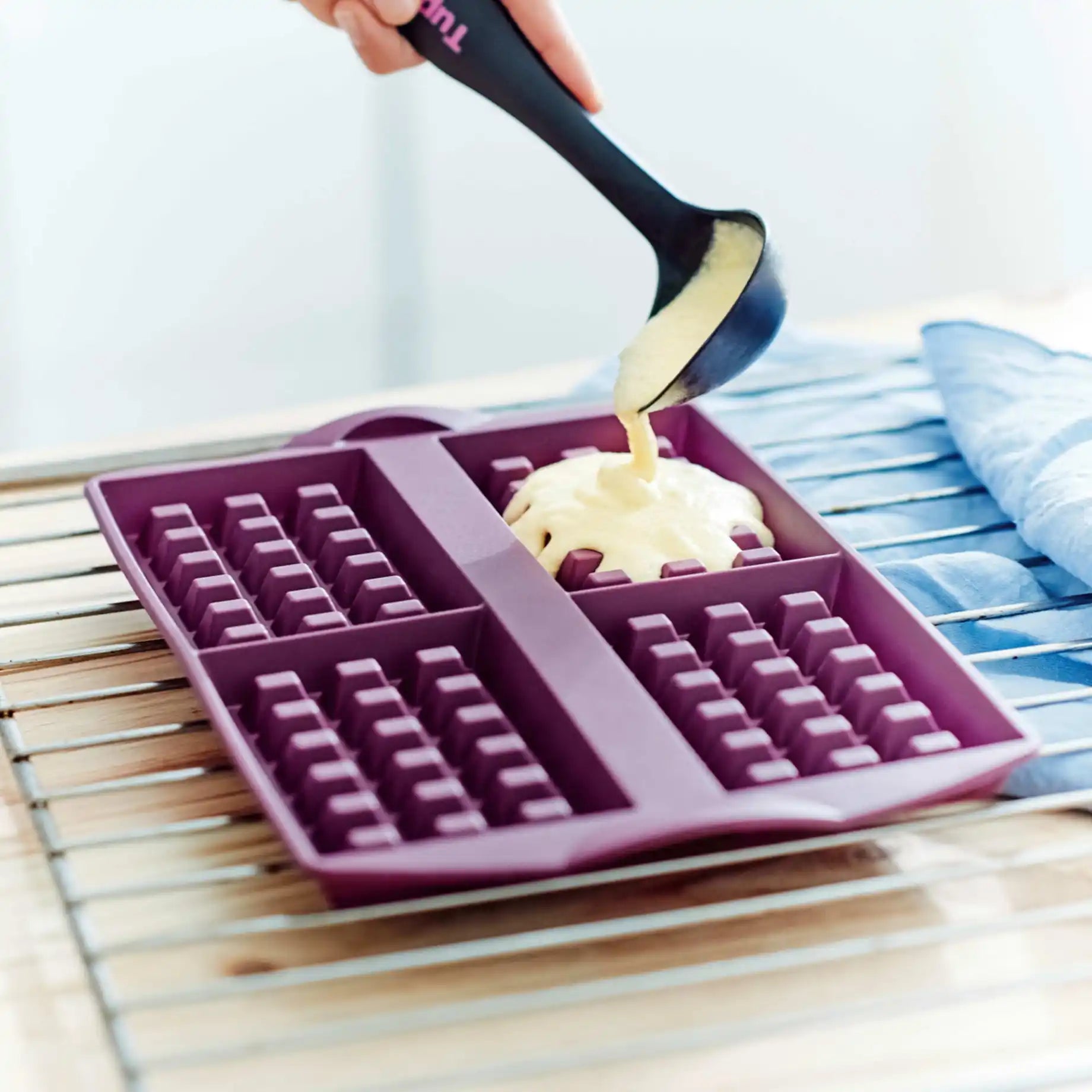 D172 Kleiner Schöpflöffel von der Marke Tupperware / Top Küchenhelfer / Ideal zum Backen, Portionieren und Servieren / mit Praktischer Lasche zum Aufhängen / Hier direkt online kaufen