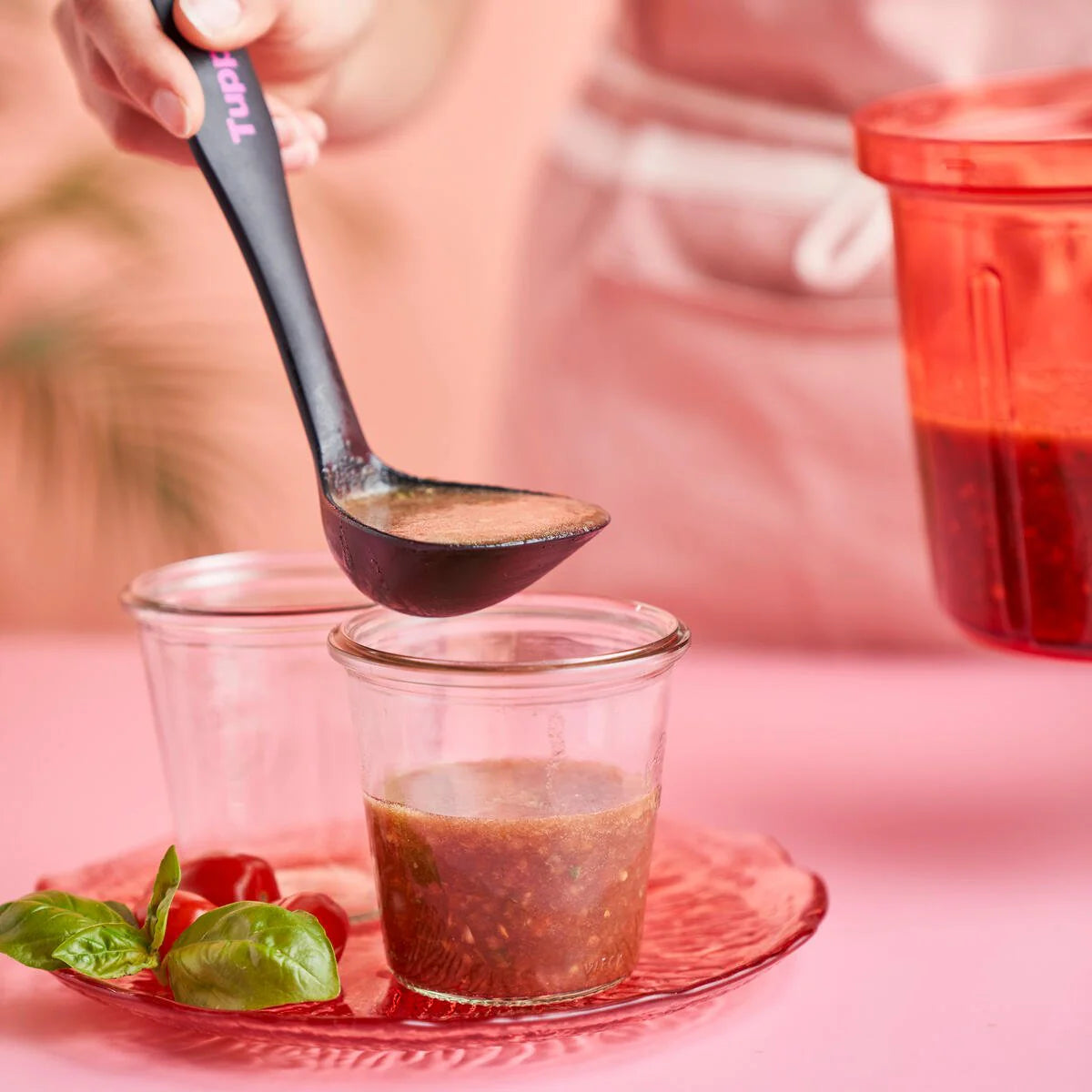 D172 Kleiner Schöpflöffel von der Marke Tupperware / Top Küchenhelfer / Ideal zum Backen, Portionieren und Servieren / mit Praktischer Lasche zum Aufhängen / Hier direkt online kaufen