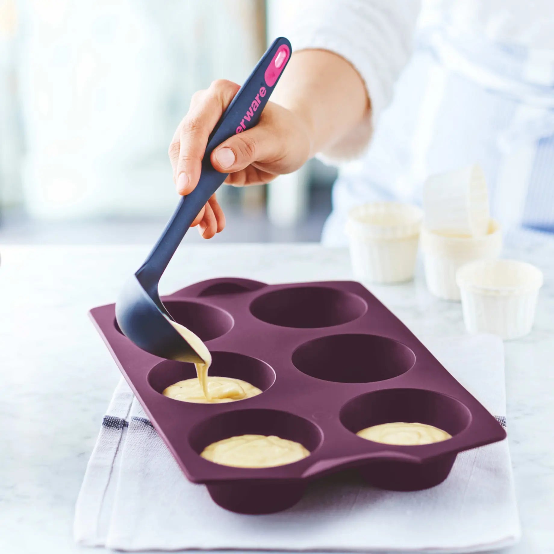 D172 Kleiner Schöpflöffel von der Marke Tupperware / Top Küchenhelfer / Ideal zum Backen, Portionieren und Servieren / mit Praktischer Lasche zum Aufhängen / Hier direkt online kaufen