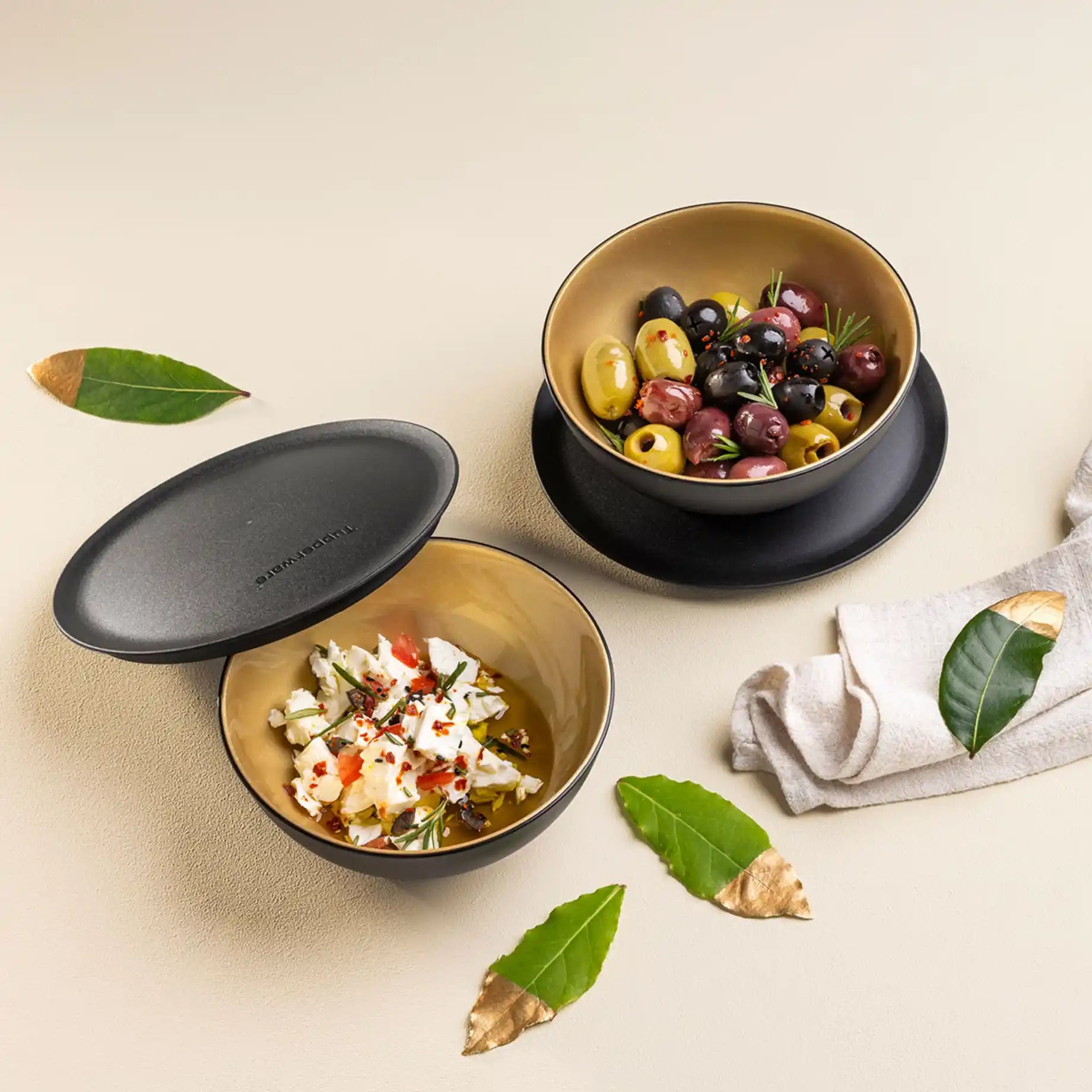 Allegra Dessertschalen 275ml (2) von der Marke Tupperware / in der Farbe Gold - Schwarz / Dessertschalen mit Praktischen Deckel / Hier direkt online kaufen 
