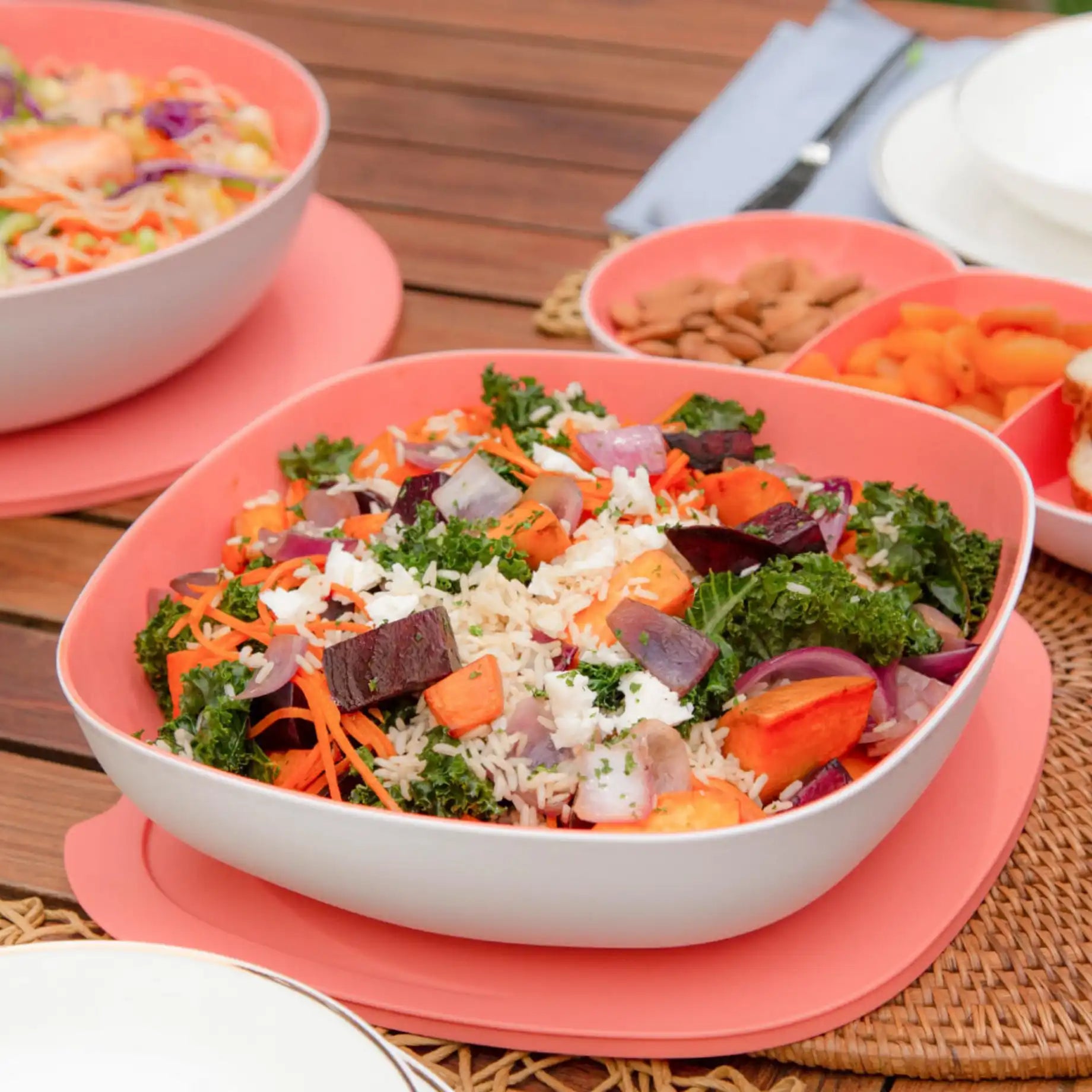 Allegra 2,5L von der Marke Tupperware / in der Farbe Lachs / Salatschüssel / Modular Stapelbar / Luftdicht schließend / Hier direkt online kaufen