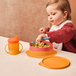 TupperCare Trinklerntasse von der Marke Tupperware / mit Nuckel Deckel / Standfest / Ideal für Sicheres Trinken / Sicherer halt dank 2 großen Halte griffen / mit Fröhlich Bunten Design / Hier direkt online kaufen 