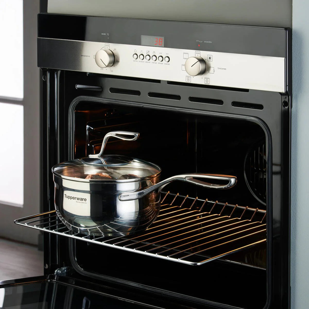 Edelstahl Sauteuse 2,8 Liter mit Deckel von der Marke Tupperware / für Induktion / Mastro Serie / Sauteuse mit Glasdeckel / 24 cm Durchmesser / Kochgeschirr mit griff / Edelstahlpfanne / Hier direkt online kaufen