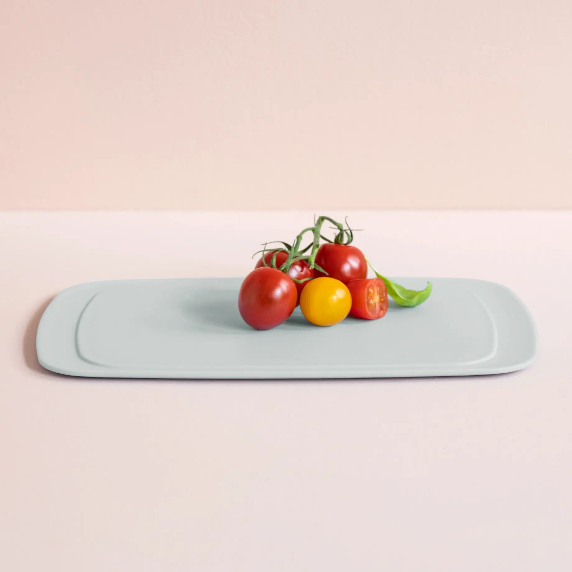 Schneidbrett Cool N Fresh von der Marke Tupperware in der Farbe Blau / kleines Schneidbrett / zum Schneiden von Fleisch und Obst / Hier direkt online kaufen