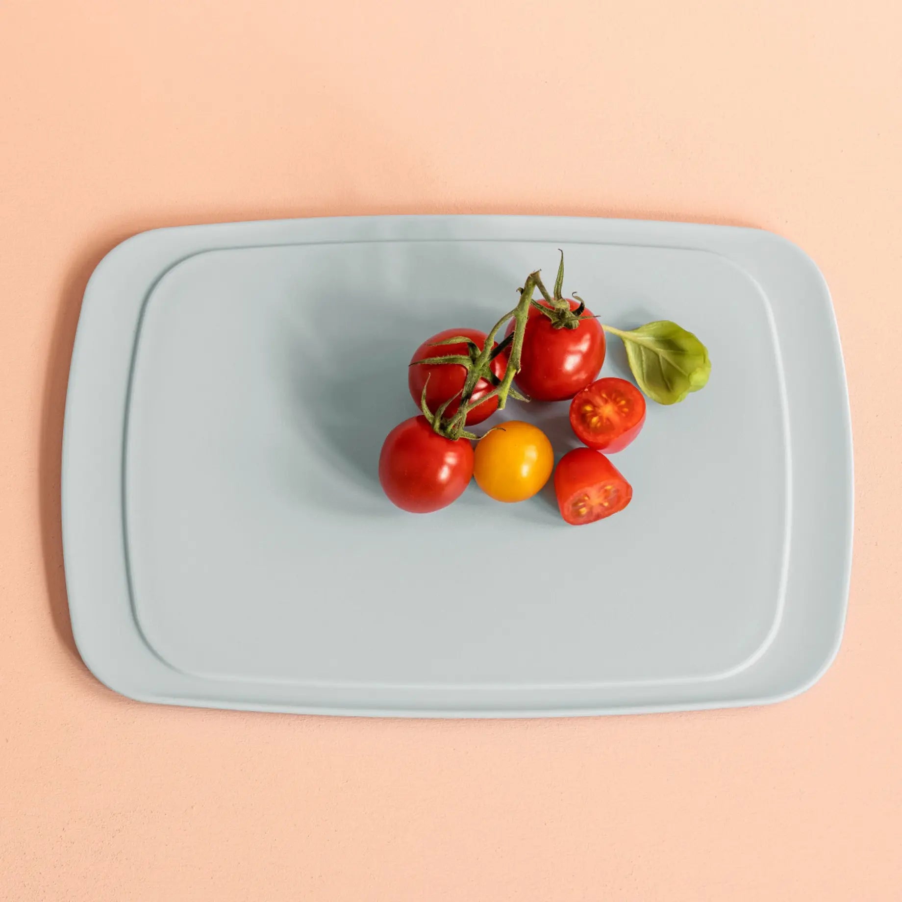 Schneidbrett Cool N Fresh von der Marke Tupperware in der Farbe Blau / kleines Schneidbrett / zum Schneiden von Fleisch und Obst / Hier direkt online kaufen