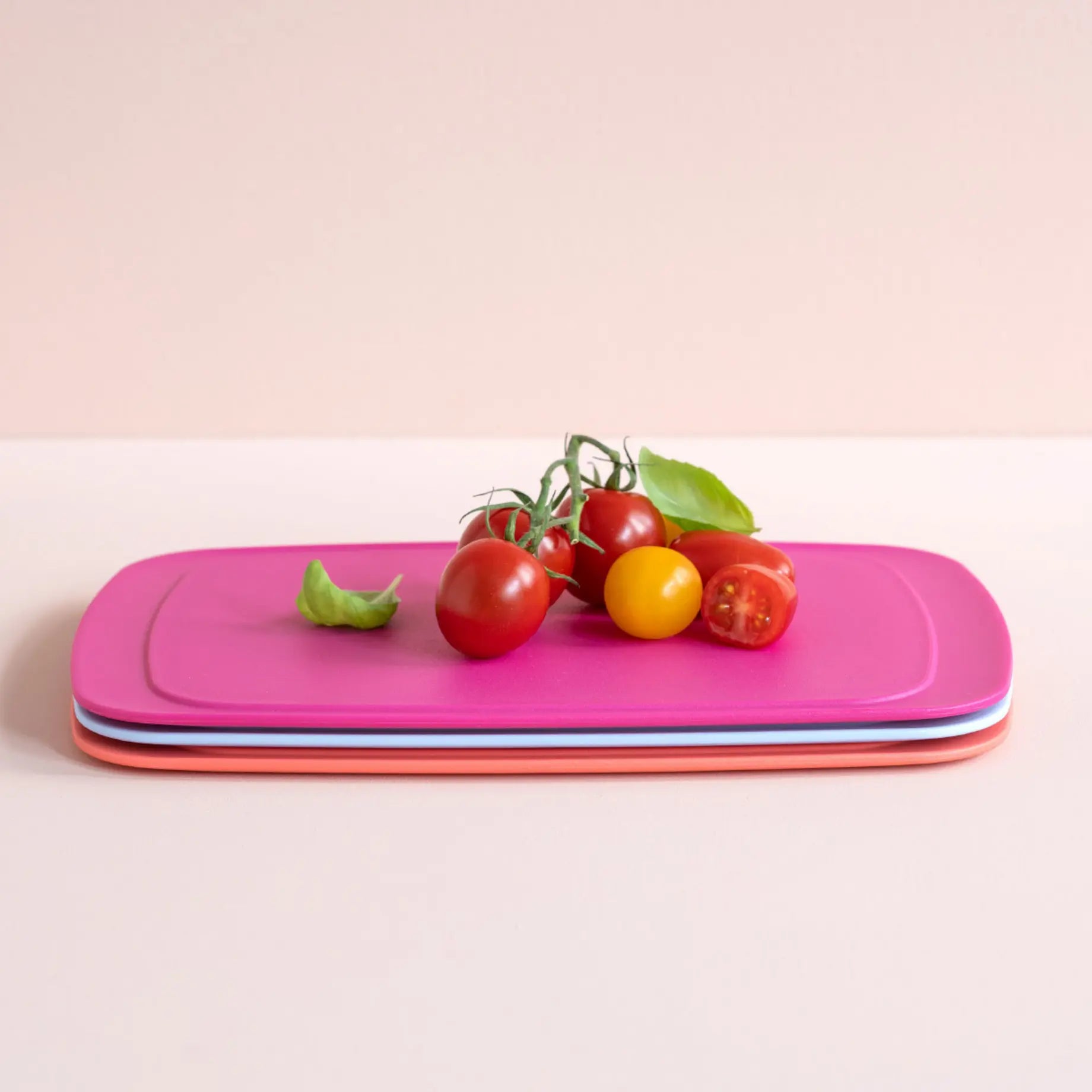 Schneidbrett Cool N Fresh von der Marke Tupperware in der Farbe Pink / kleines Schneidbrett / zum Schneiden von Fleisch und Obst / Hier direkt online kaufen
