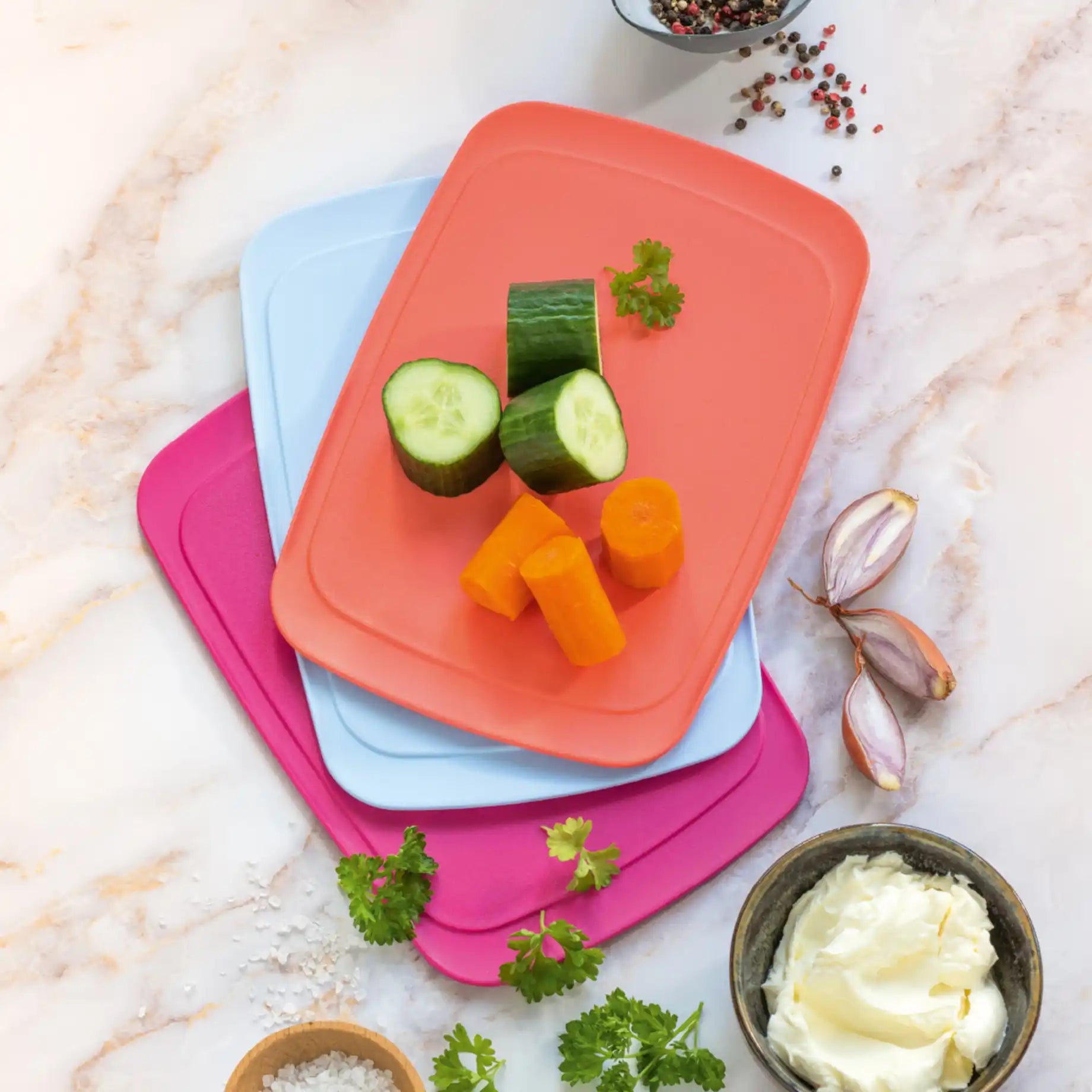 Schneidbrett Cool N Fresh von der Marke Tupperware in der Farbe Pink / kleines Schneidbrett / zum Schneiden von Fleisch und Obst / Hier direkt online kaufen