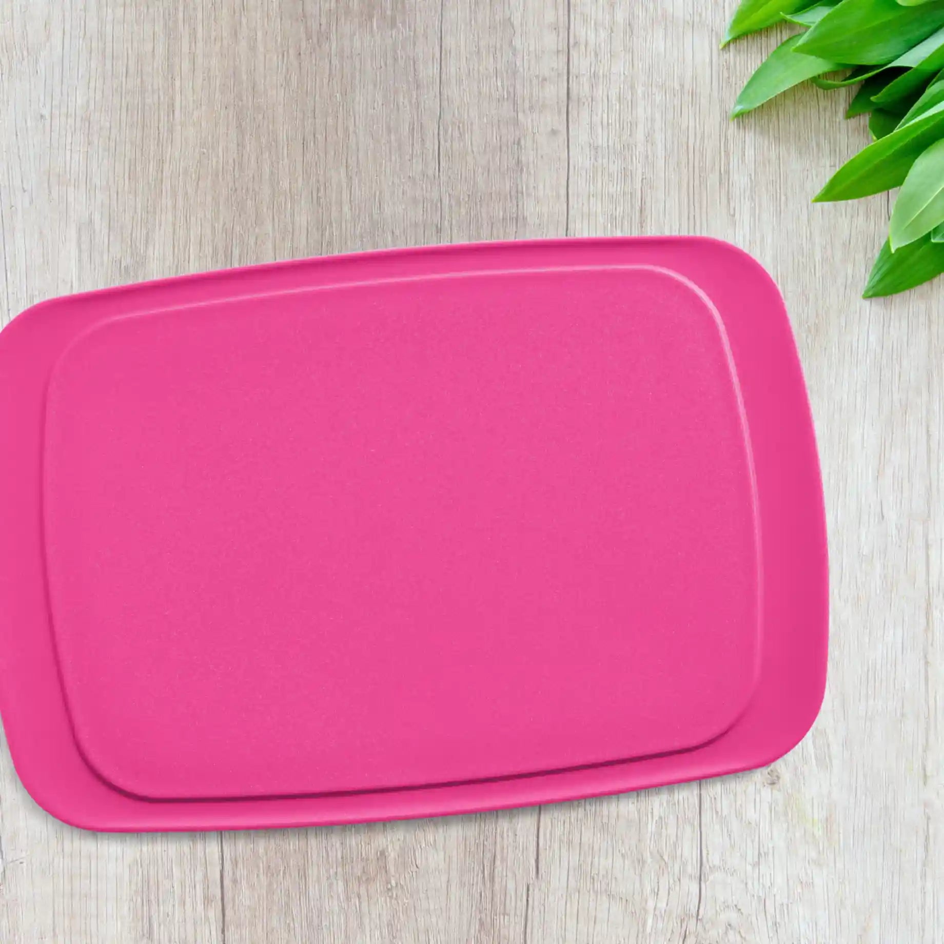 Schneidbrett Cool N Fresh von der Marke Tupperware in der Farbe Pink / kleines Schneidbrett / zum Schneiden von Fleisch und Obst / Hier direkt online kaufen