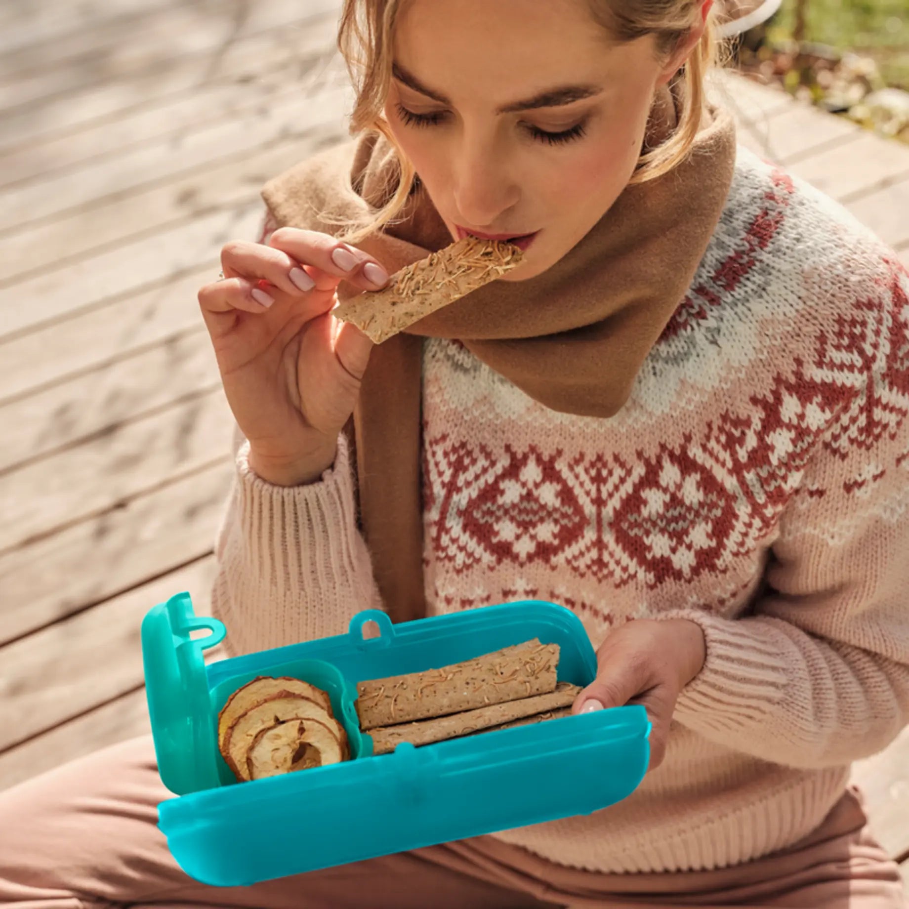 Oyster Mini Brotbox in der Farbe Türkis von der Marke Tupperware / Perfekt zum Aufbewahren von Kleinigkeiten / leicht zu Öffnen / handlich dank abgerundeter Form / Auslaufsicher / Hier direkt online kaufen  
