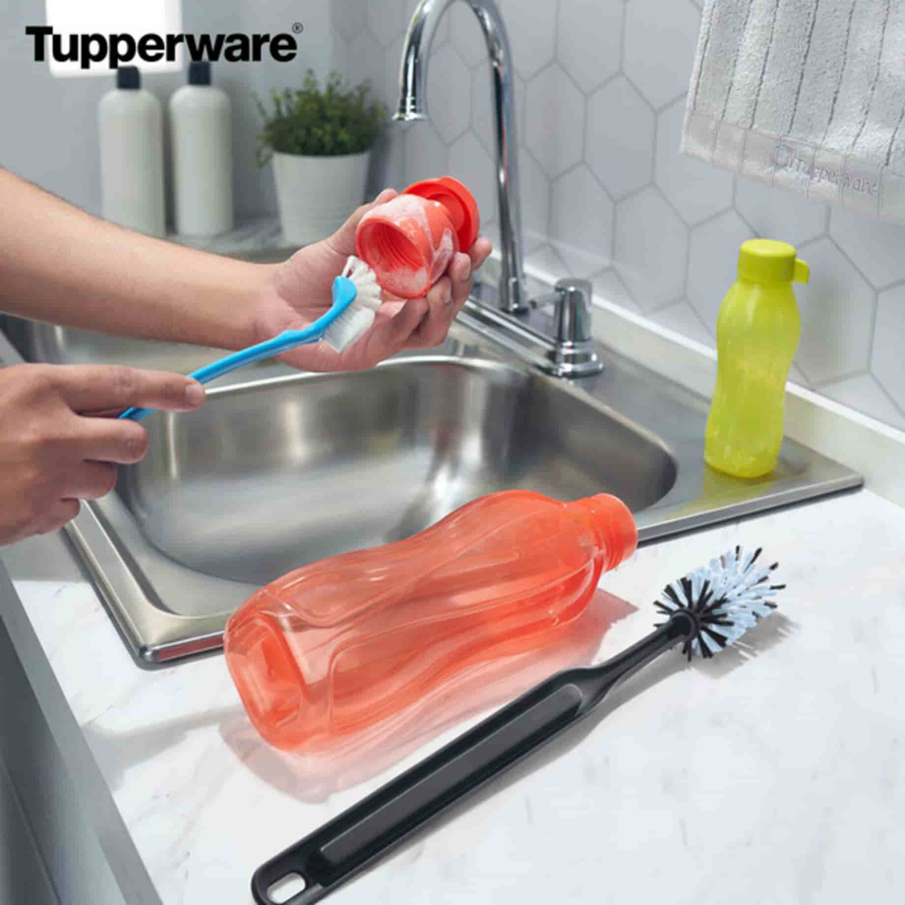 Flotte Bürste von der Marke Tupperware / in der Farbe Blau / kleine handliche Bürste, Perfekt geeignet für kleine Zwischenräume und Ecken / hier direkt online kaufen