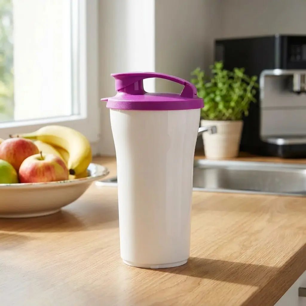 Ilumina Trinkbecher 800ml Shaker von der Marke Tupperware / in der Farbe Weiß-Lila / Shake Becher / Trinkbecher / Tropicana Serie  / hier direkt online kaufen 