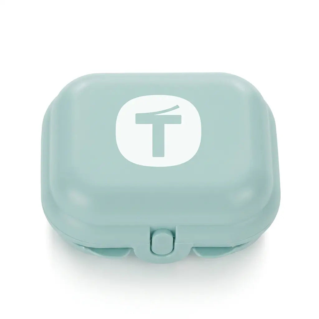 Oyster Mini Twin Box von der Marke Tupperware / in der Farbe Blau mit BigT Design / Ideal zum Aufbewahren von Kleinigkeiten / Passt in jede Tasche / handlich durch ihre abgerundete Form / leicht zu öffnen und zu schließen / hier direkt online kaufen 