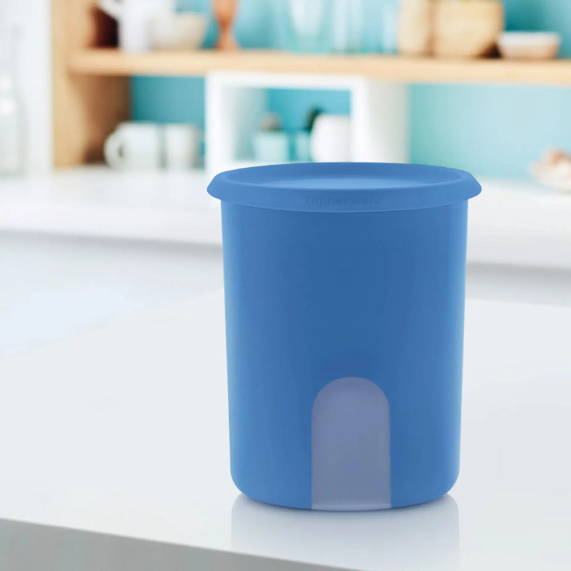 Großer Durchblick 2L One Touch von der Marke Tupperware / in der Farbe Blau / Vorratsbehälter / Modular Stapelbar / Hier direkt online kaufen