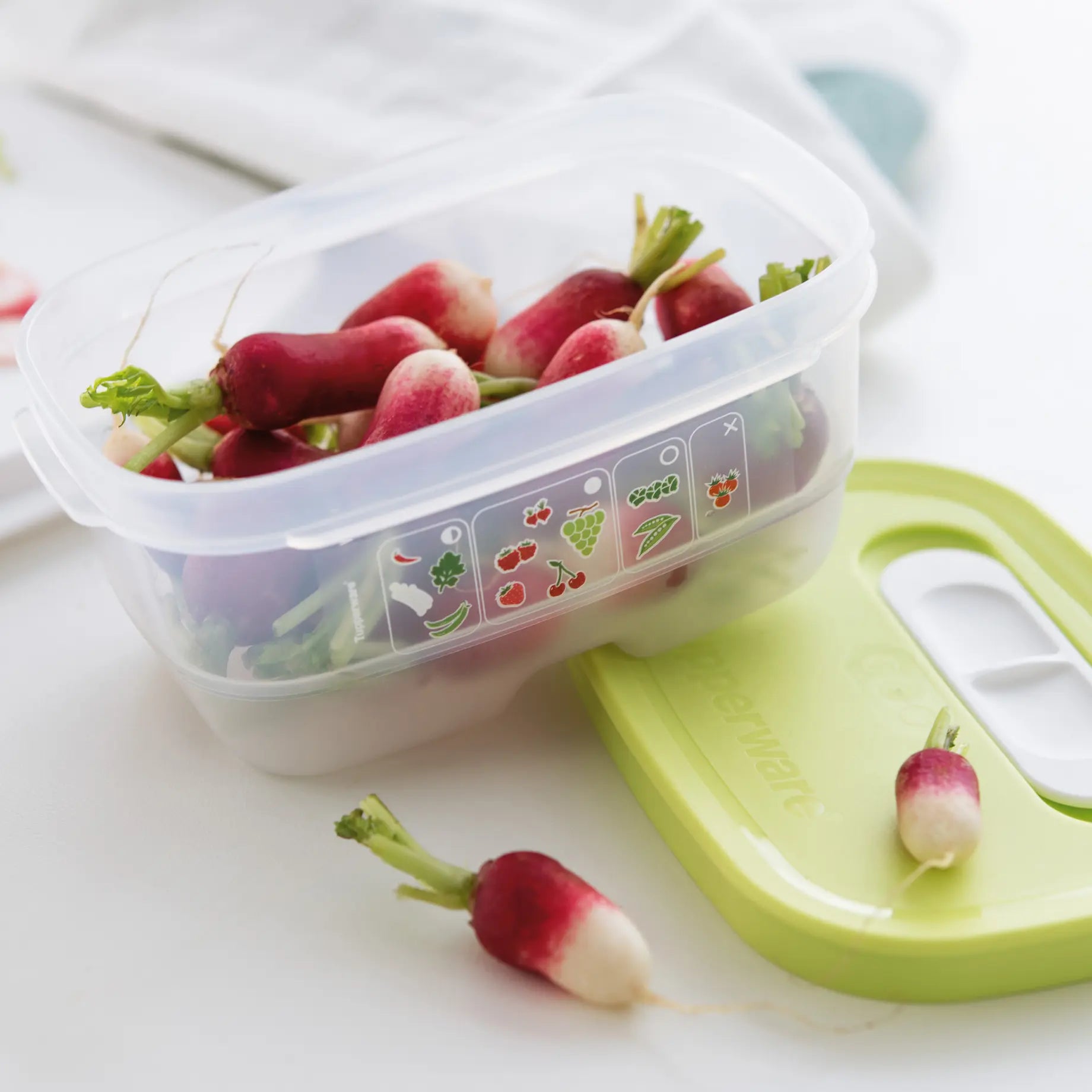KlimaOase 375ml Frischhaltebox von der Marke Tupperware / Nachhaltig und Effizient / Verlängert die Haltbarkeit von Obst und Gemüse / Stapelbar / Einzigartiges System zur Regulierung von Luftmenge und Feuchtigkeit / mit integriertem Frischegitter gegen überschüssige Feuchtigkeit / Hier direkt online kaufen 