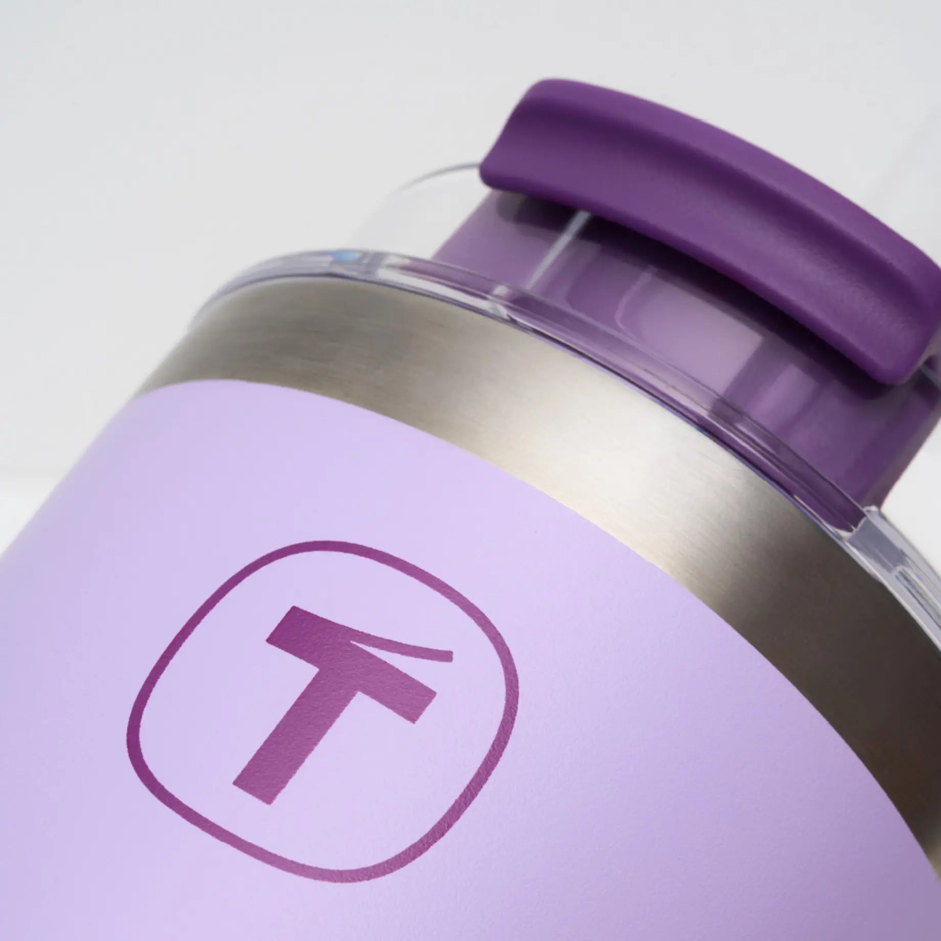 Big T Tumbler 1,1 Liter von der Marke Tupperware / in der Farbe Lila / Isolierbehälter / Isolierbecher / hält Getränke Warm oder Kalt / ideal für Unterwegs / Auslaufsicher / Hier direkt online kaufen 