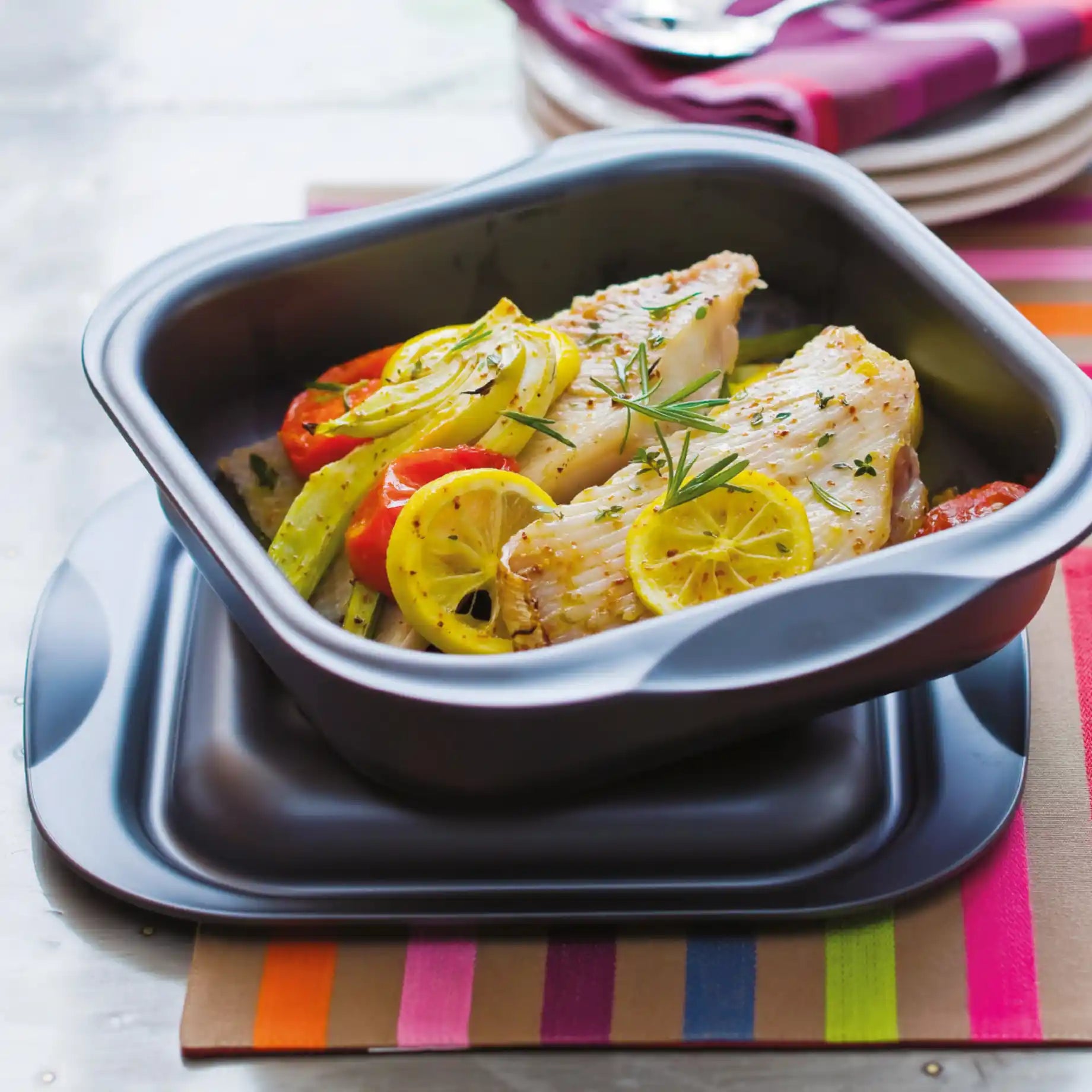 UltraPro 2l quadratisch von der Marke Tupperware / Koch und Gartopf / für Mikrowelle und Backofen / auch Kühl und Gefriergeeignet / Hier direkt online kaufen