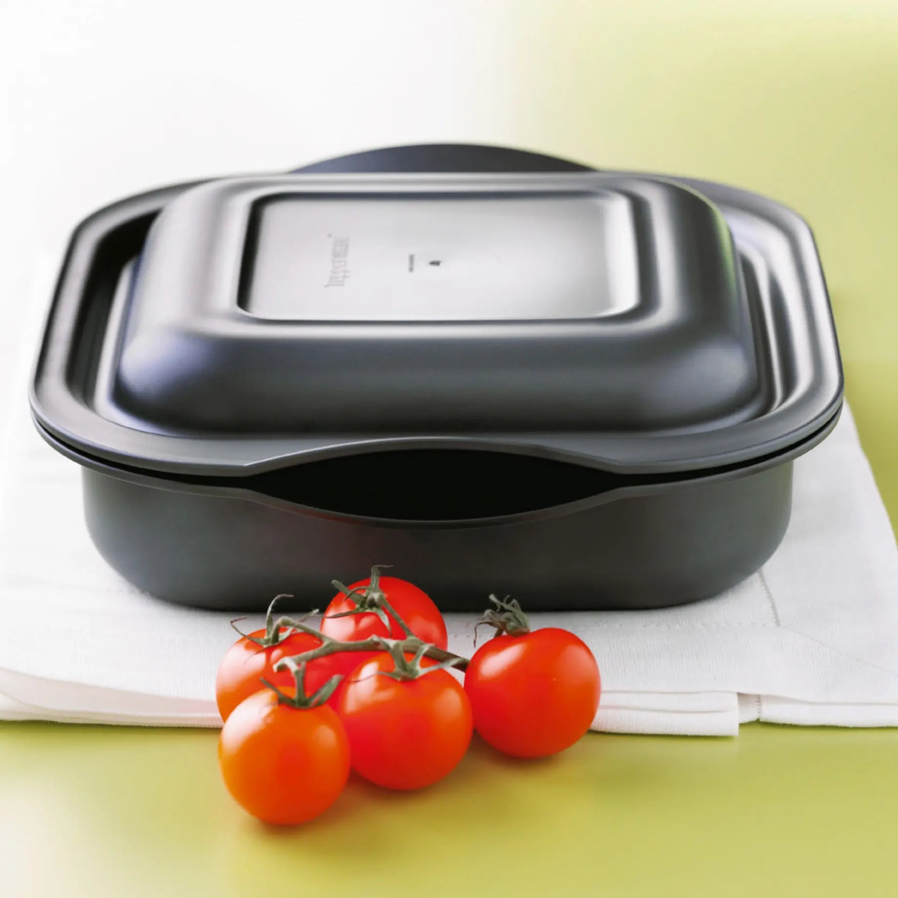 UltraPro 2l quadratisch von der Marke Tupperware / Koch und Gartopf / für Mikrowelle und Backofen / auch Kühl und Gefriergeeignet / Hier direkt online kaufen