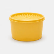 Kleine Sonne 910 ml von der Marke Tupperware / in der Farbe Gelb / Lebensmittelbehälter / Aufbewahrungsdose / Luftdichtschließend / Modular stapelbar / Ideal für Unterwegs / Hier direkt online kaufen