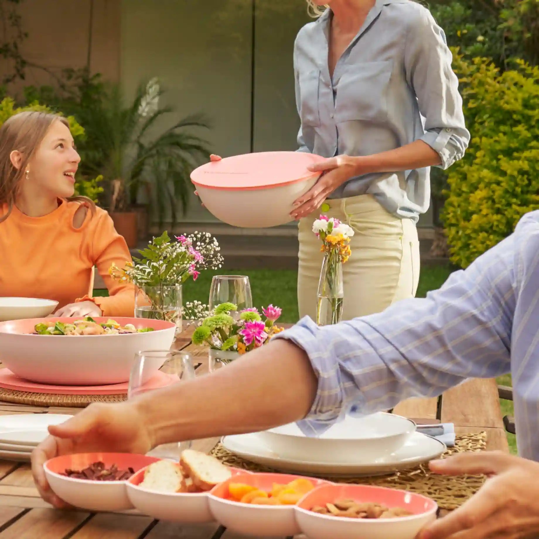 Allegra 5l Schüssel in Orange von der Marke Tupperware / Frischhalten und Servieren / mit Deckel / Ideal für Obst, Chips, Brötchen, und Brot / Hier direkt online kaufen