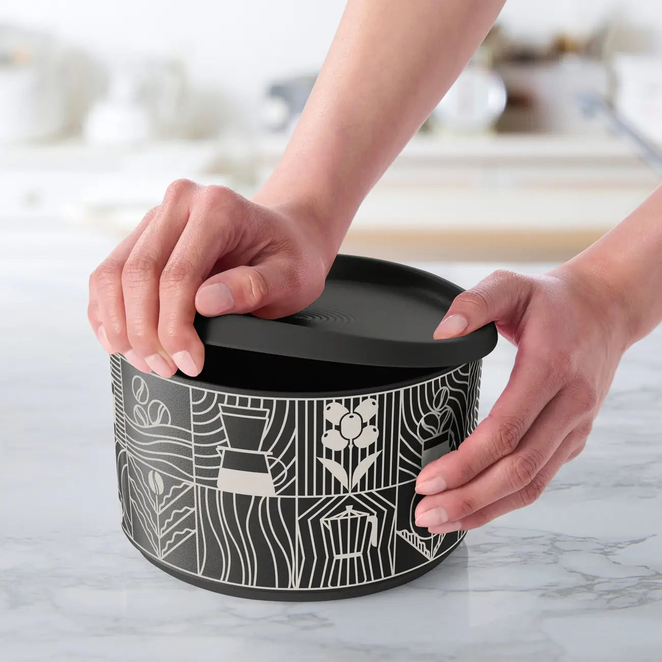 One Touch Runde 1,4 Liter von der Marke Tupperware / in der Farbe Coffee / Runde Aufbewahrungsdose / Lebensmittelbehälter / Vorratsdose / Modular Stapelbar / Luftdichter Deckel / Kaffeedose / Aromadicht / Hier direkt online kaufen