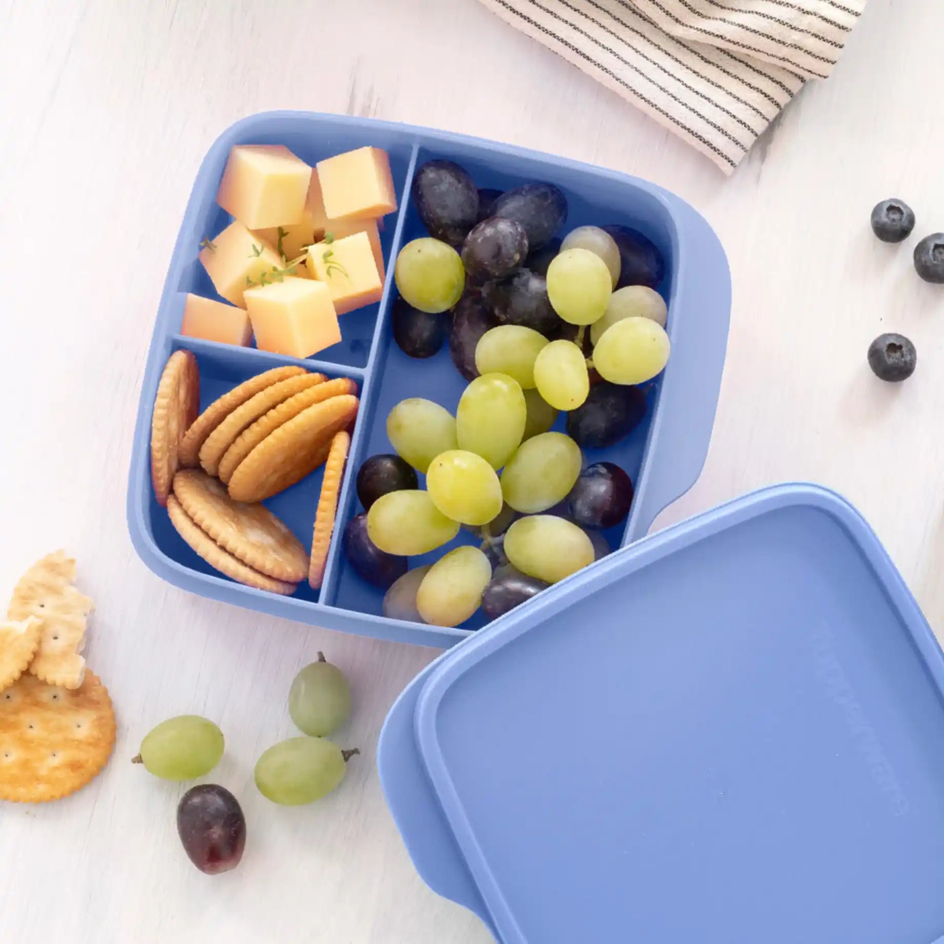 Eco+ Clevere Pause 550ml von der Marke Tupperware / in der Farbe Flieder / Spülmaschinenfest / mit 3 Praktischen Fächern / Ideal fürs Pausenbrot / Hier direkt online kaufen 