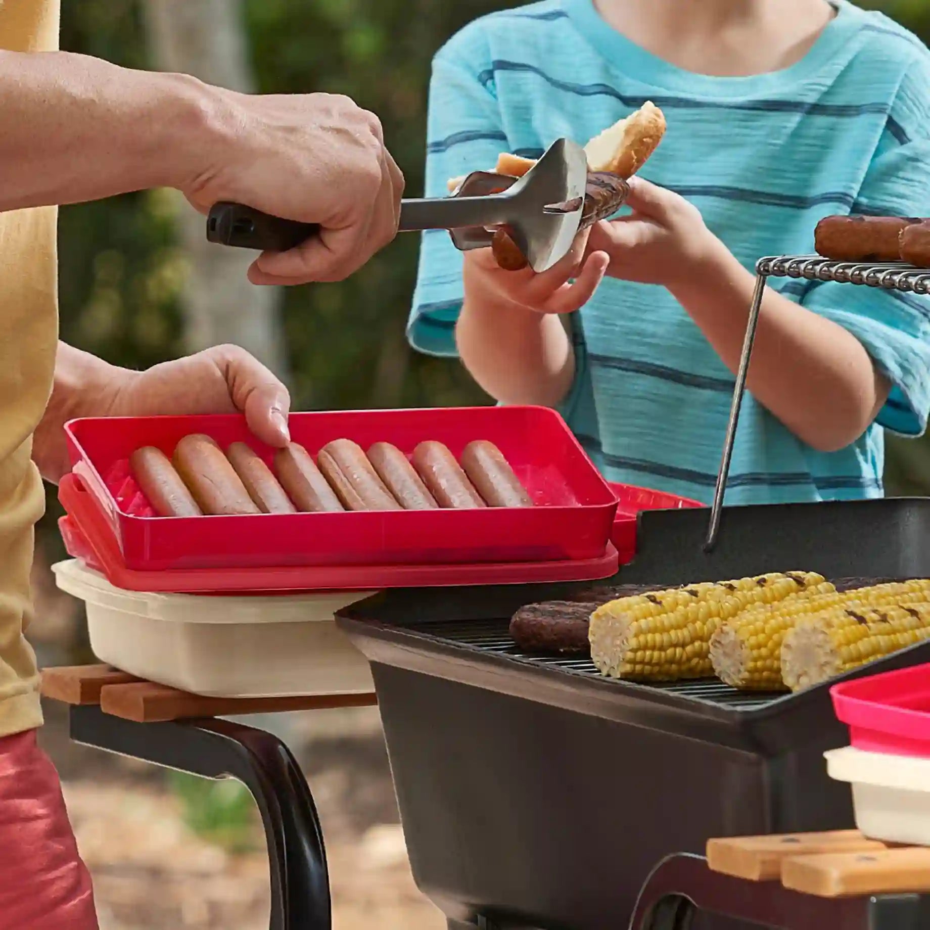Tupperware Hot Dog Behälter | 10 Würstchen | Rot 11171631 Frischhalten / Hot Dog Behälter für 10 Würstchen von der Marke Tupperware / in der Farbe Rot / Würstchen Behälter / Lebensmittelbehälter / Vorratsbehälter / mit deckel / Hier direkt online kaufen