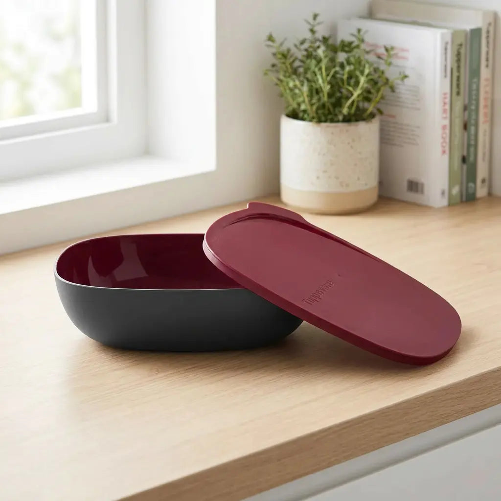 Allegra Schüssel 2,5 Liter von der Marke Tupperware / in der Farbe Schwarz-Rot / Servierschüssel / Luftdichtschließend / Schüssel mit Deckel / Salatschüssel / Dessertschüssel / Hier direkt online kaufen