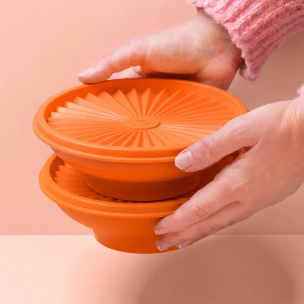 Tupperware Servalier® Dessertschüsseln Sonne (2) orange O890-808 10-Katalogartikel / Serviler Dessertschüsseln Sonne (2) von der Marke Tupperware / in der Farbe Orange / zwei Sonnenschüsseln / Modular Stapelbar / Aufbewahrungsbehälter / Vorratsbehälter / Lebensmittelbehälter / Hier direkt online kaufen