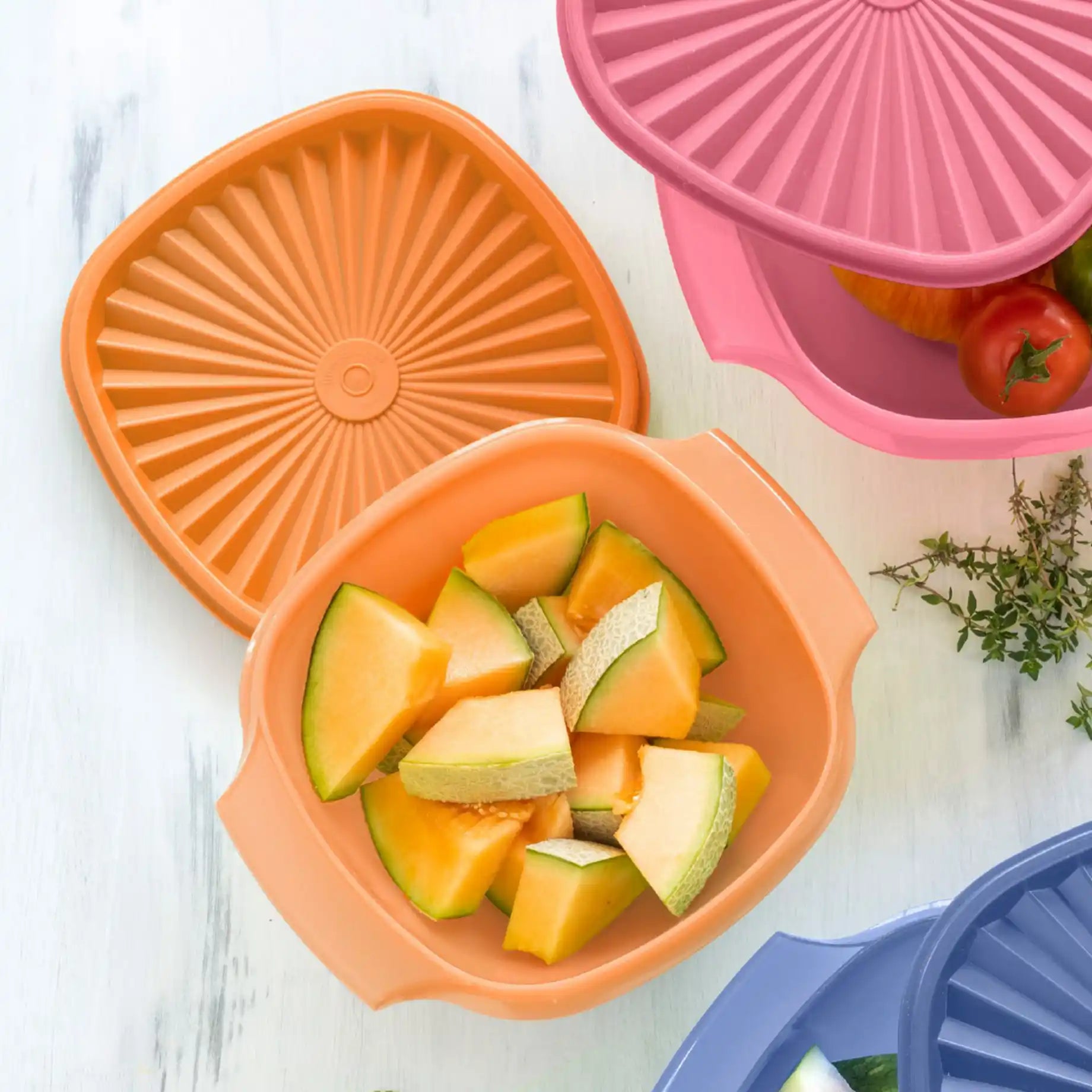 Party Sonne 860ml von der Marke Tupperware / in der Farbe Orange / Sonnenbehälter / Lebensmittelbehälter / Transportschüssel / Stapelbar / Hier direkt online kaufen