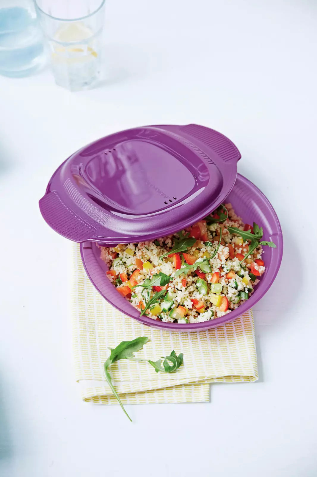 Mikro-Leicht 775 ml rund von der Marke Tupperware / in der Farbe Lila / Mikrowellenbehälter / Ideal geeignet für Speisen aus Ei-Basis / Portionen für 1-2 Personen / hier direkt online kaufen
