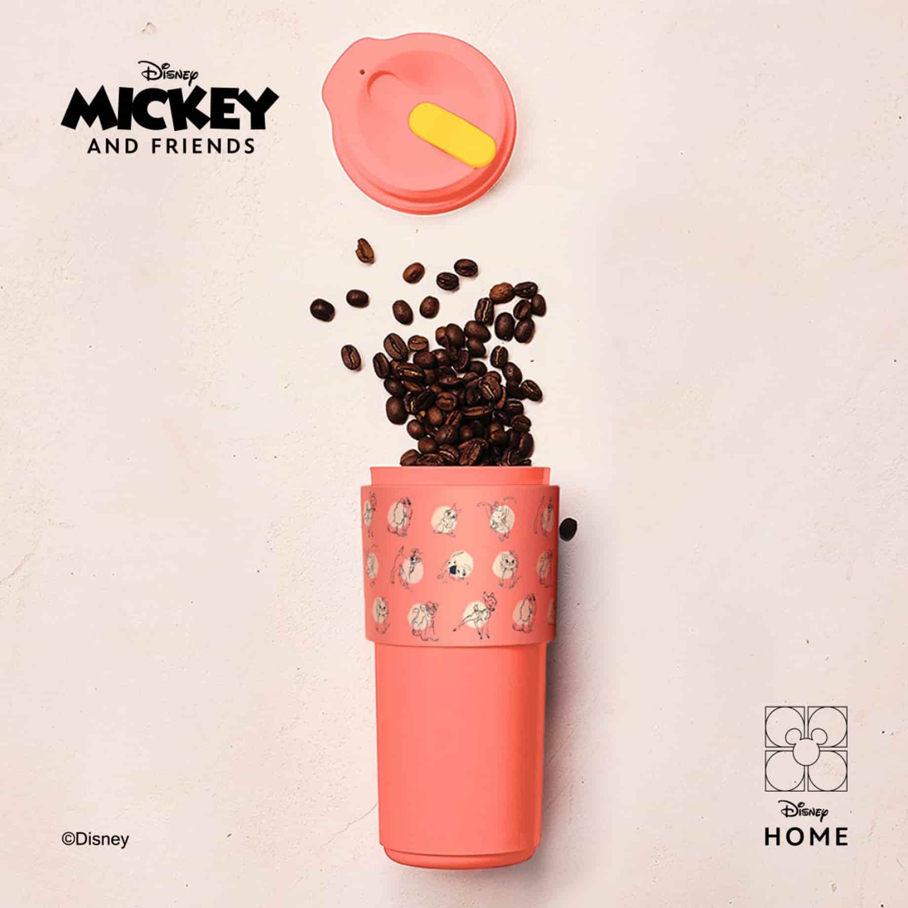 Eco+ Kaffeebecher 490ml von der Marke Tupperware / mit Disney Design / Nachhaltiger Kaffeebecher / Perfekt für Unterwegs / in Trendiger Farbkombination /  Umweltfreundlich / mit Stylischer Banderole die die Finger vor der Hitze schützt / mit Eco+ Straw / Hier direkt online kaufen 