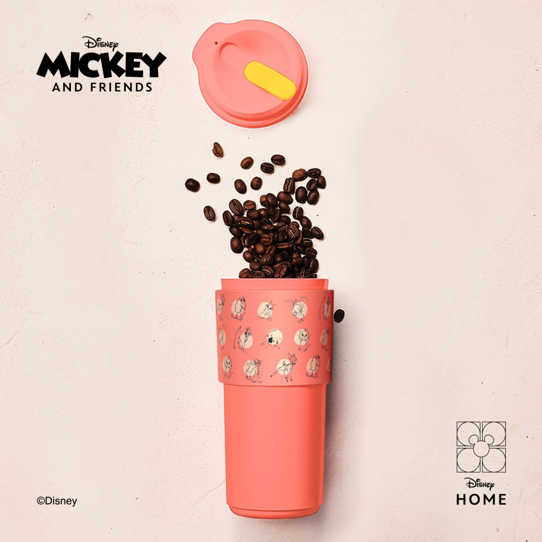 Eco+ Kaffeebecher 490ml von der Marke Tupperware / mit Disney Design / Nachhaltiger Kaffeebecher / Perfekt für Unterwegs / in Trendiger Farbkombination /  Umweltfreundlich / mit Stylischer Banderole die die Finger vor der Hitze schützt / mit Eco+ Straw / Hier direkt online kaufen 