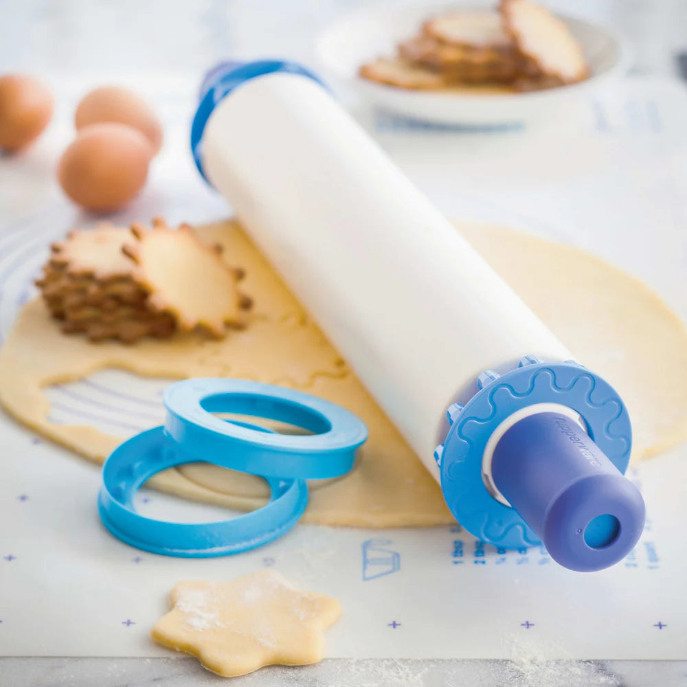 Profi Teigrolle inkl. Abstandshalter von der Marke Tupperware / in der Farbe Lila / Teigrolle mit Ausstecher / Modulare Teigrolle / Hier direkt online kaufen