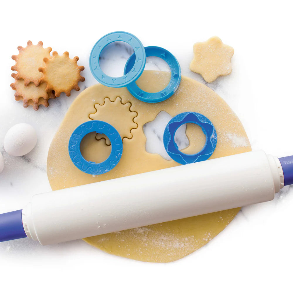 Profi Teigrolle inkl. Abstandshalter von der Marke Tupperware / in der Farbe Lila / Teigrolle mit Ausstecher / Modulare Teigrolle / Hier direkt online kaufen