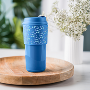 Eco+ Kaffeebecher 490 ml von der Marke Tupperware / in der Farbe Blau mit Mickey Mouse Design / mit Eco+ Straw / Umweltfreundlich & Nachhaltig / mit vor Hitze Schützender Banderole / Hier direkt online kaufen 