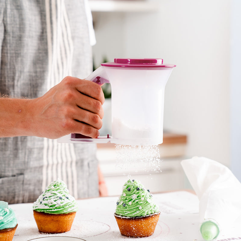 Tupperware Einhandsieb Rucki-Zucki D026 Backvorbereitungen & Backhelfer / Einhandsieb Rucki-Zucki von der Marke Tupperware / Puderzuckerstreuer / Mehlsieb / mit integrierter Messskala / Hier direkt online kaufen