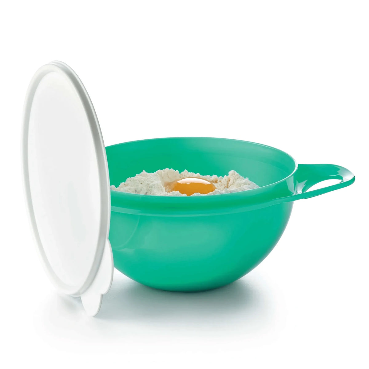 Tupperware Maximilian Mini 1,4 L Grün beim Backen mit Mehl und Ei