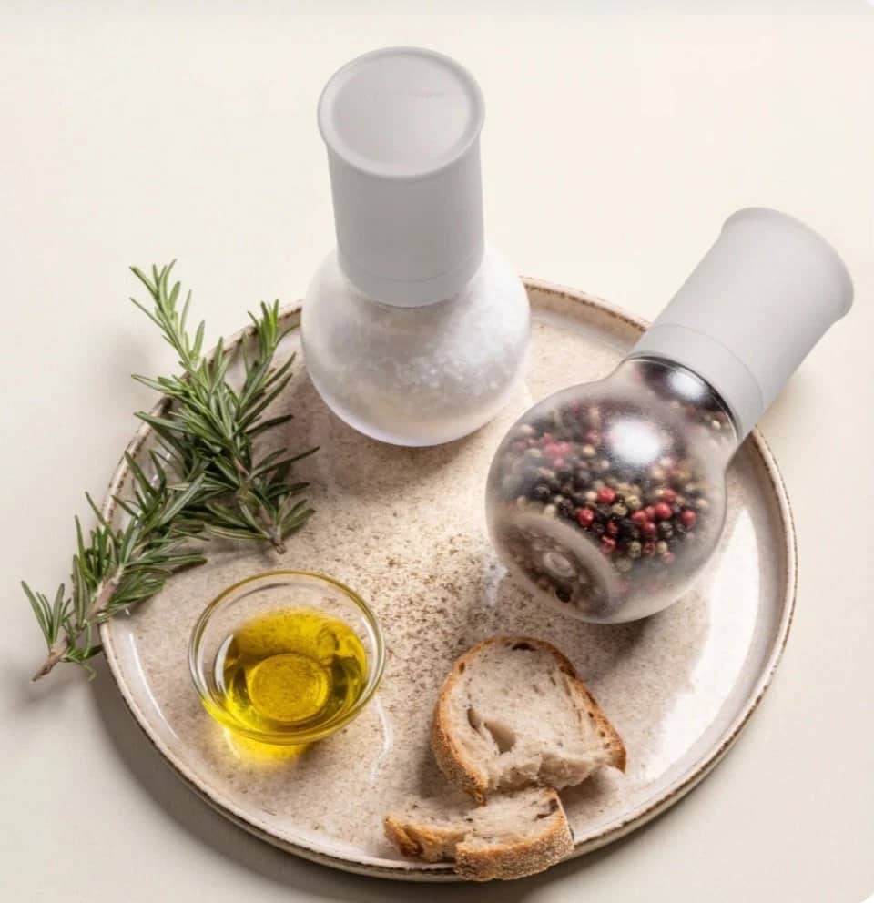 Allegra Gewürzmühle mit Keramikmahlwerk von der Marke Tupperware in der Farbe Weiß / Gewürzmühle / Große Nachfüll Öffnung / Fein oder Grob Mahlen möglich / Spülmaschinen geeignet / Hier direkt online kaufen 