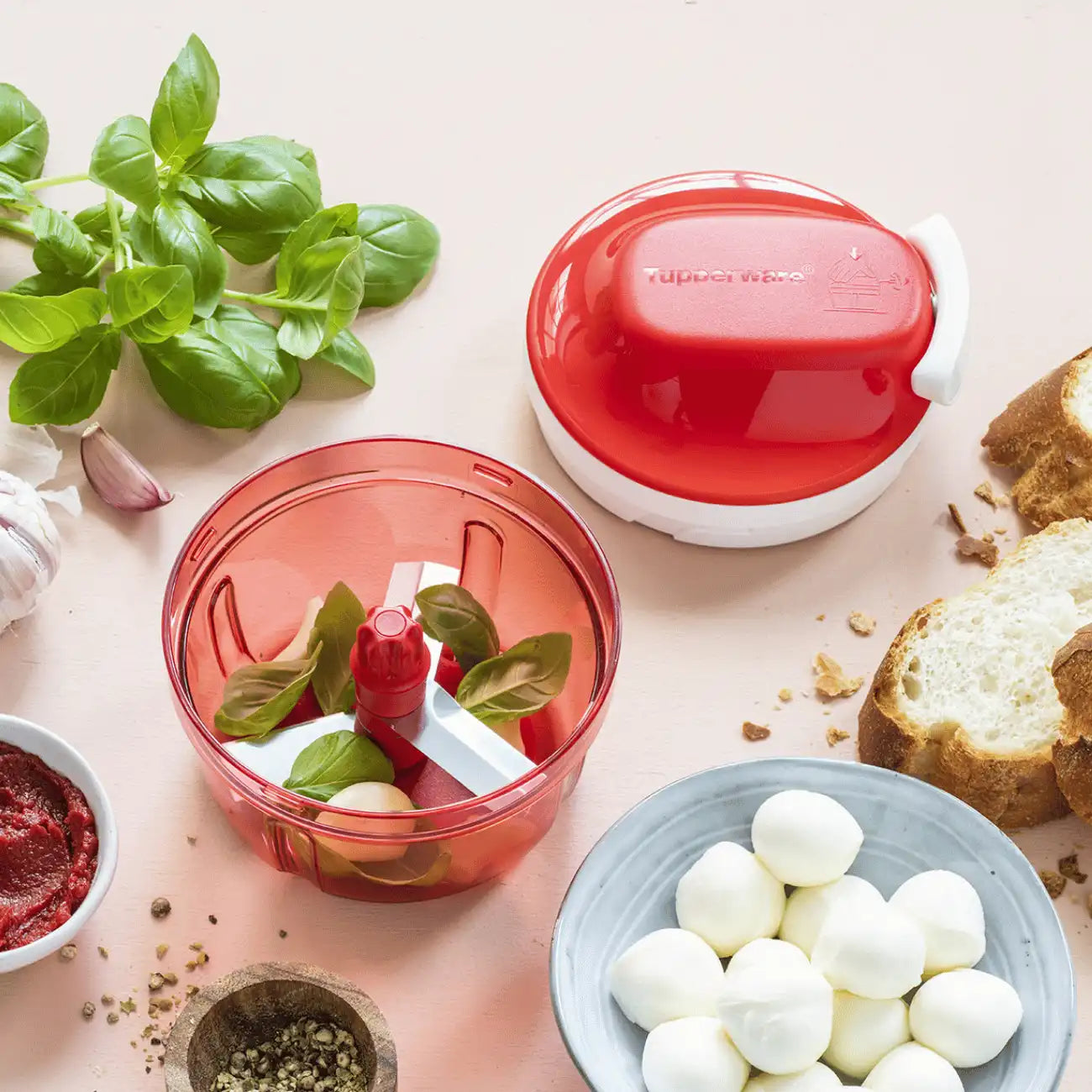 SuperSonic Turbo Chef von der Marke Tupperware / Gemüseschneider mit Zugmechanismus / drei Klingen / Zerkleinern ohne Strom / Rutschfester Behälter / Hier direkt online kaufen 